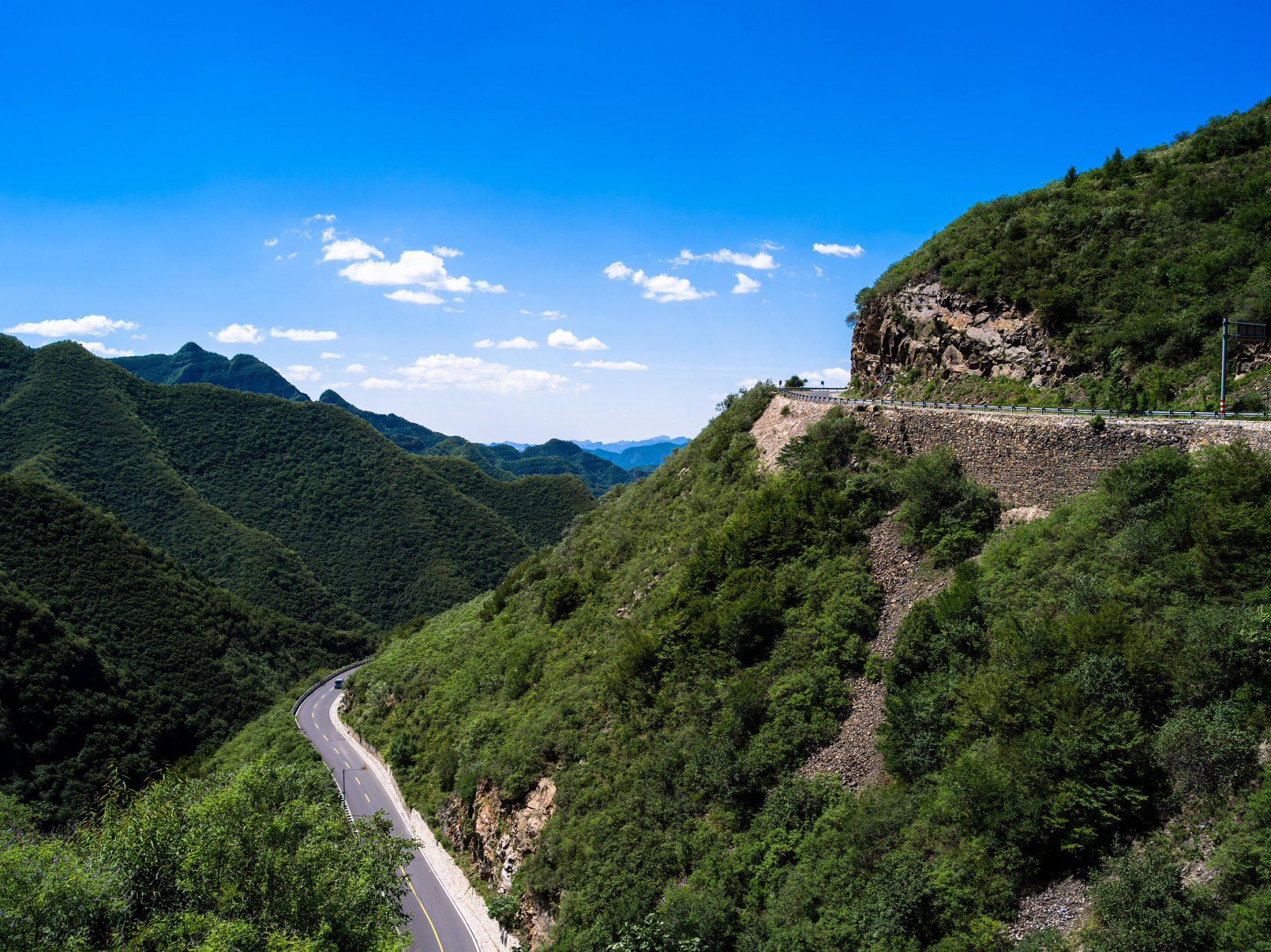 环翠峪风景名胜区位于郑州西南40公里的荥阳市境内,是国家aaa级旅游