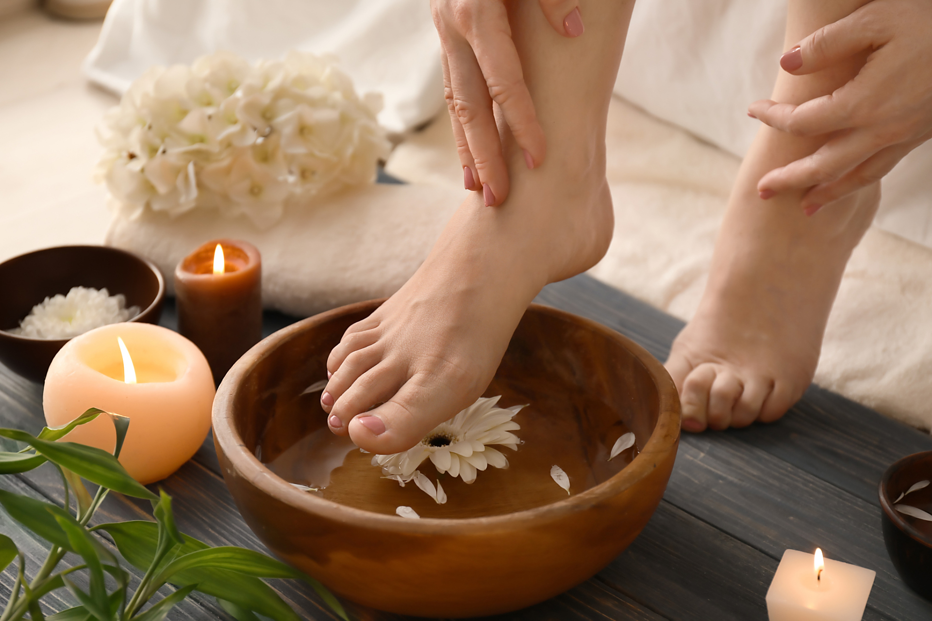 高血压需要滋水涵木 沐足刺激脚底涌泉穴    通过沐足,刺激脚底的涌泉