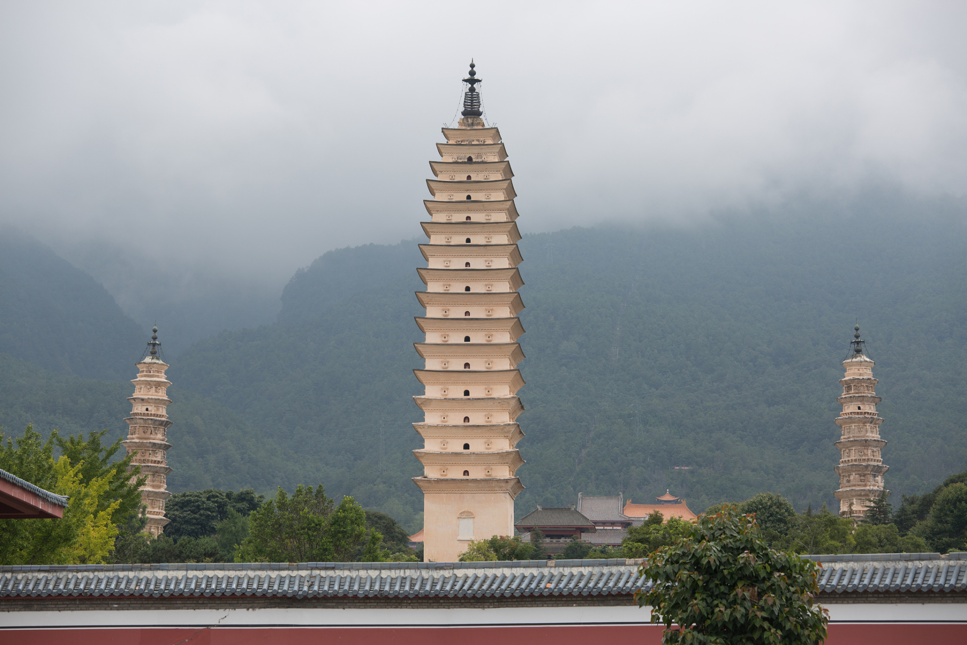 大理崇圣寺三塔:探访千年古刹 暑假到了,不妨带上孩子们来一趟大理