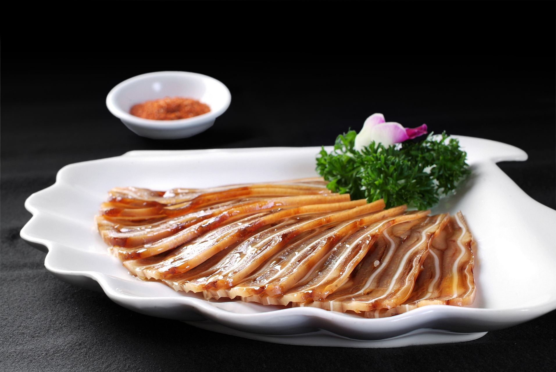 今天给大家分享一道香辣可口的红油耳片,让你轻松享受美食之旅!