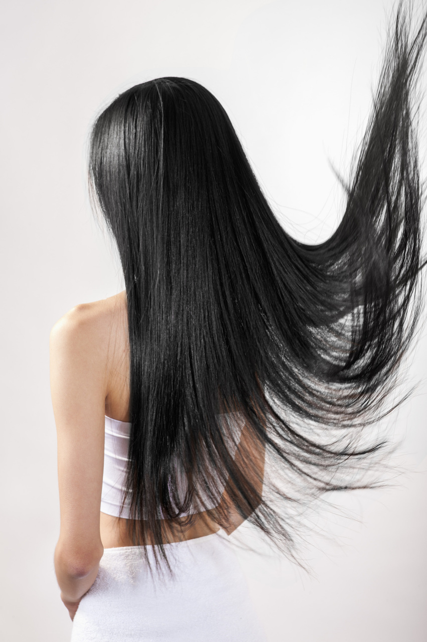 前两天参加"五年一聚"的同学会,真是被一对同学情