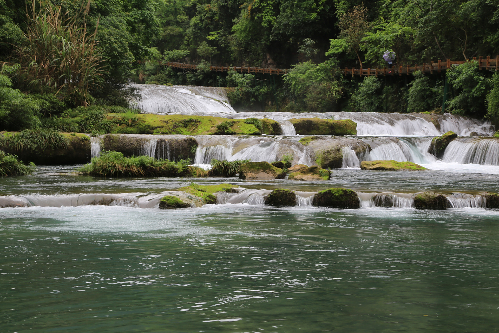 贵州荔波樟江风景名胜区位于南部边陲,是国家级风景名