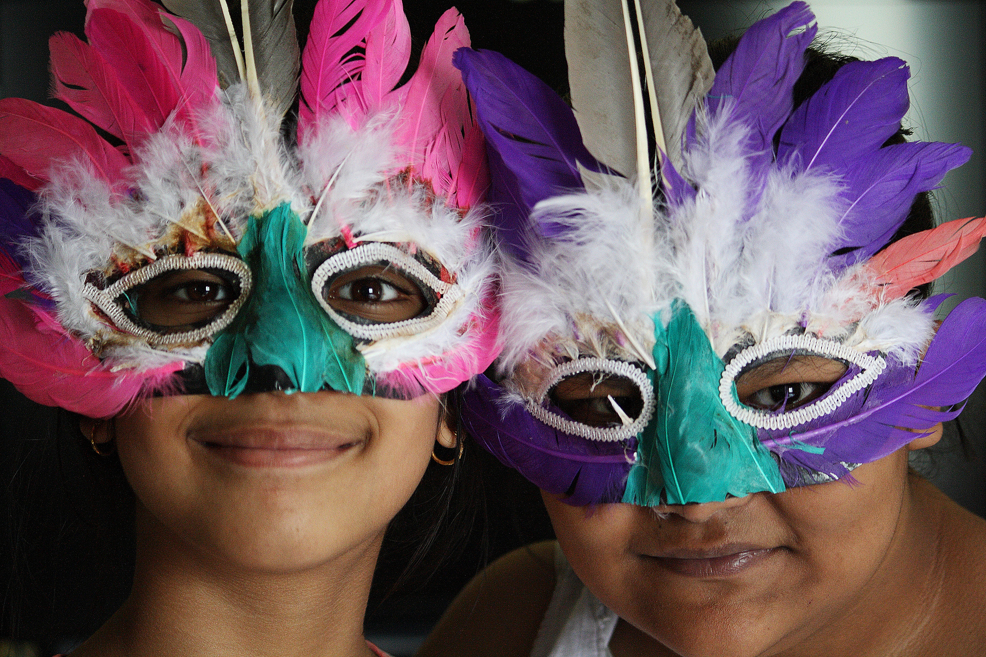 在我们的生活中,我们经常会戴上各种各样的面具,这些面具在一定程度上