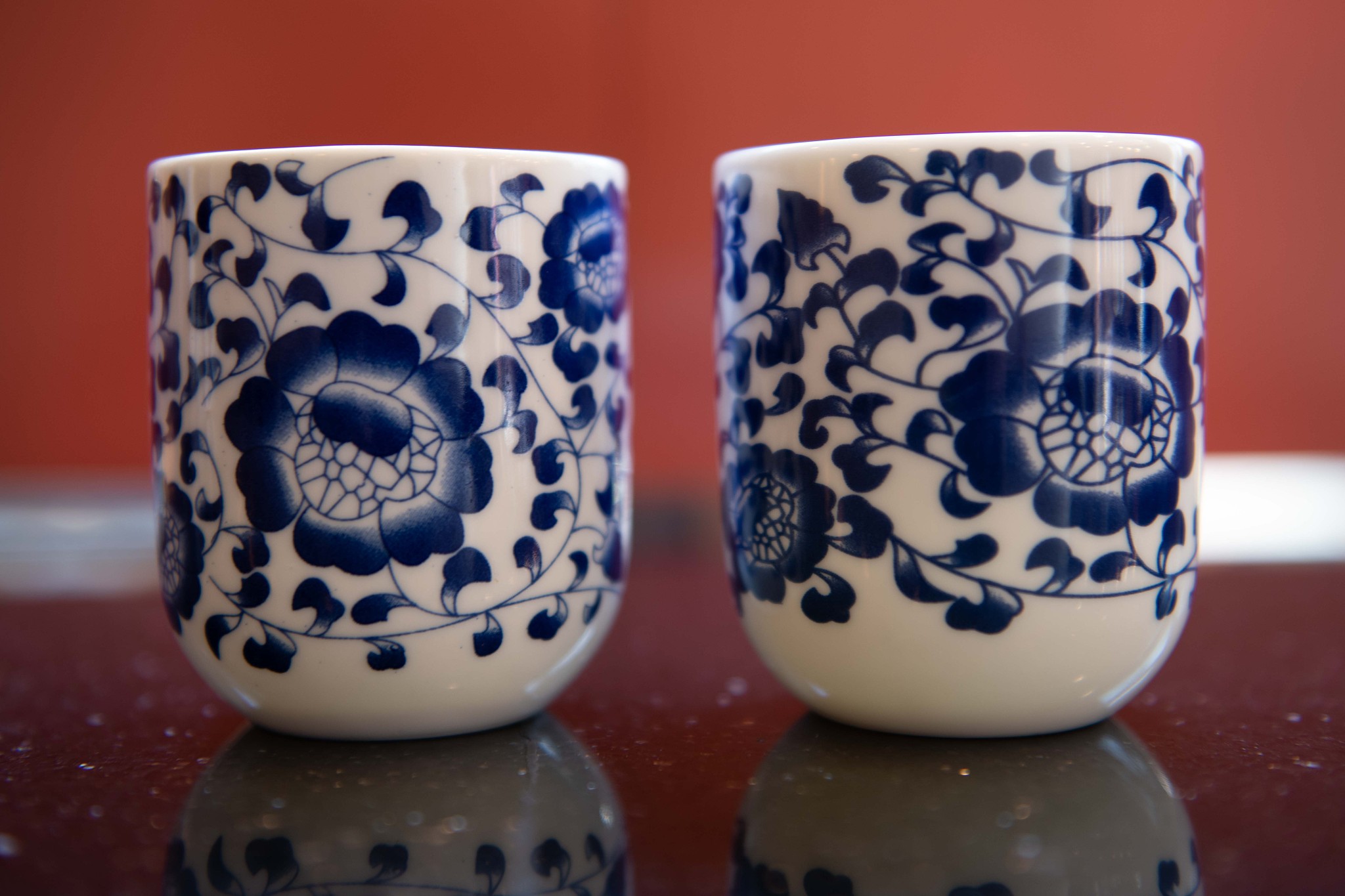 杯子不仅承载着千年的陶瓷文化,更融入了现代设计元素,成为真正的东方