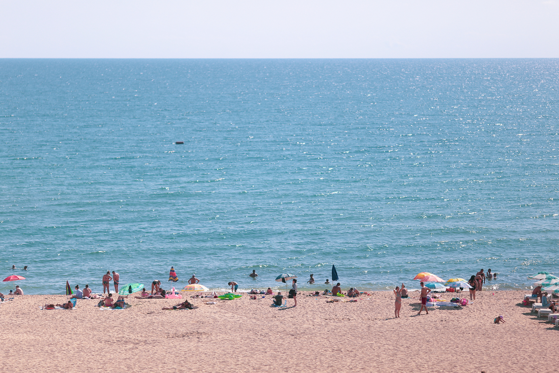 青岛崂山流清河沙滩是一个非常美丽的小众沙滩,位于青岛市的崂山区.