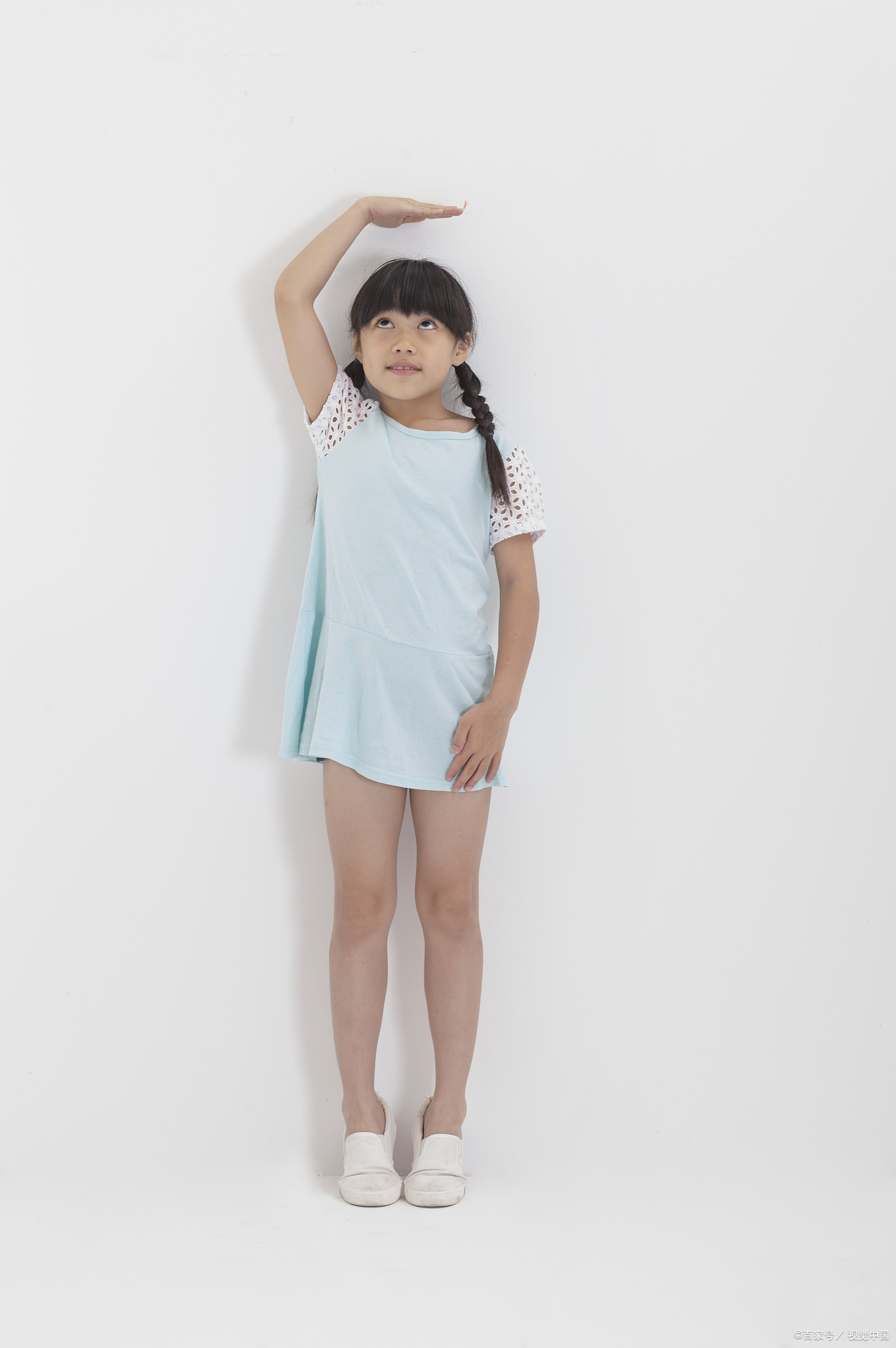 发育全身女婴全身照片儿童性早熟小女孩8岁女生全身儿童苹果型身材