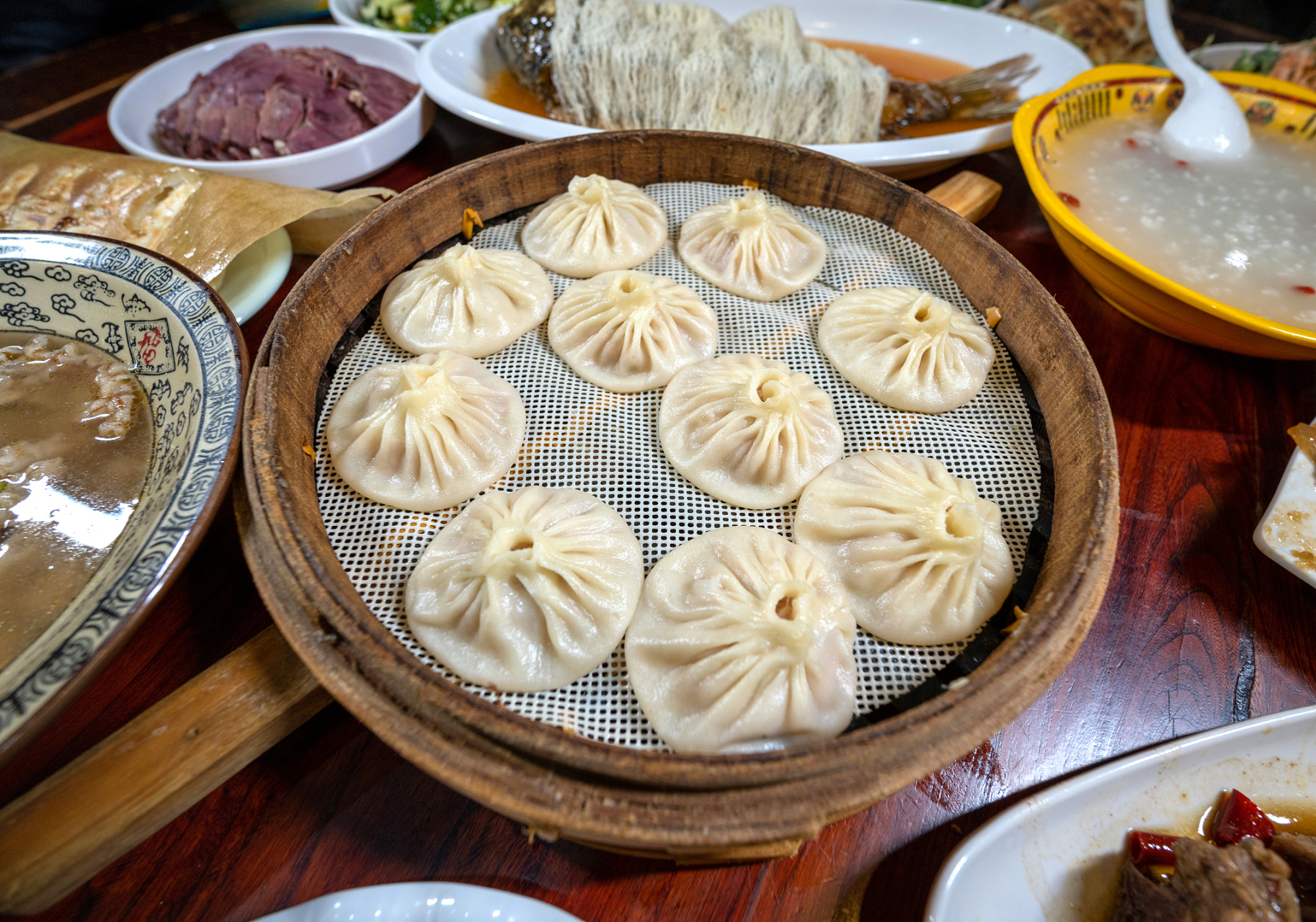 城市美食推荐官:开封市的14种美食推荐: 1,灌汤包:开封传统的特色小吃