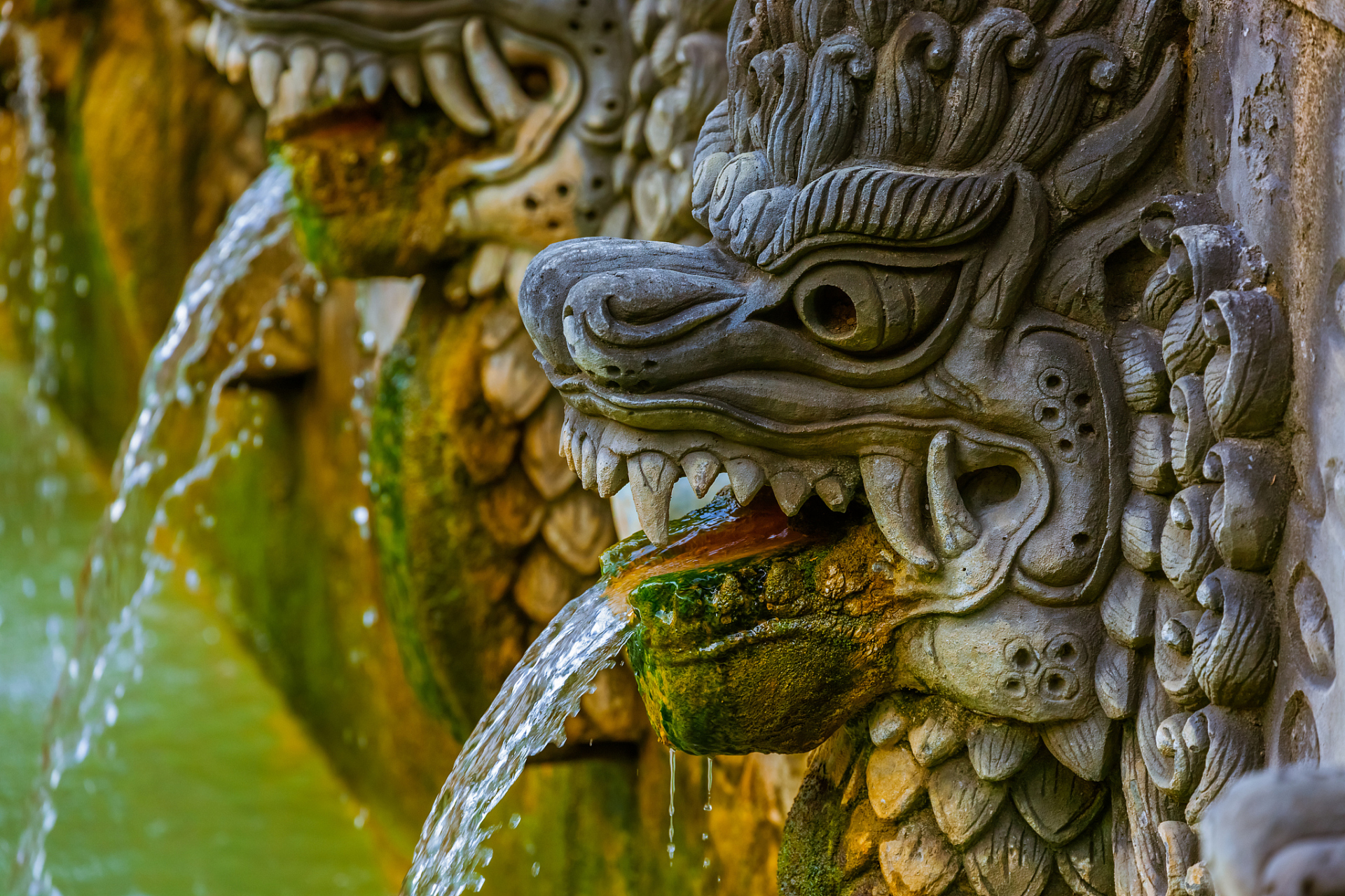 北京大雨故宫再现龙吐水!大家好,今天我要带大家走进中国历史文化遗产