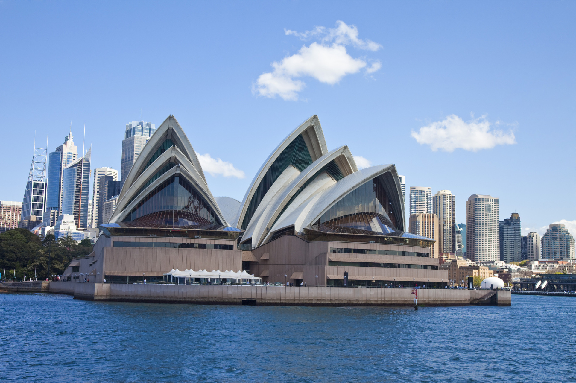 奔赴春天的旅行# 作为澳大利亚的文化地标,悉尼歌剧院不仅是悉尼拭耨