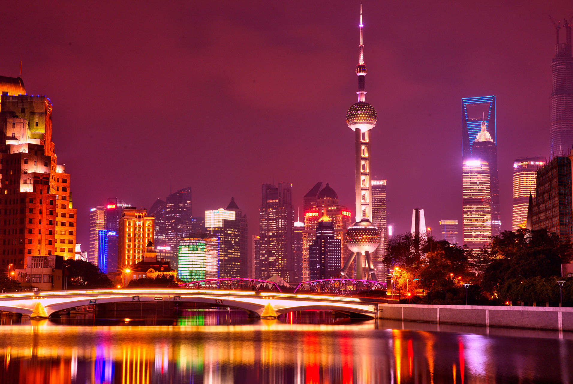 但是,你见过用霓虹灯"画"出来的美景吗?