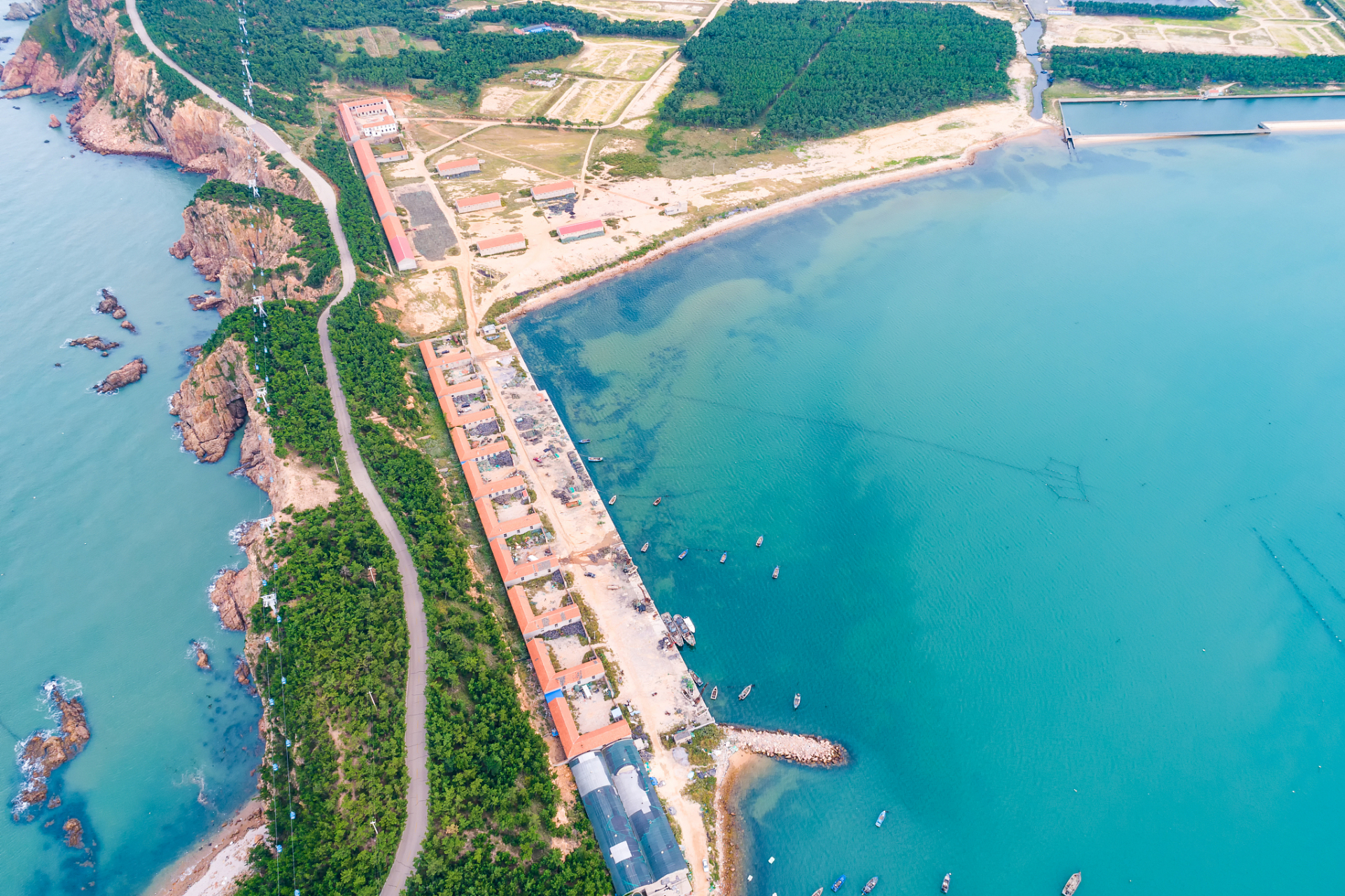 威海金石湾,位于山东半岛东部,是一块被大自然赋予了绝美风景的旅游