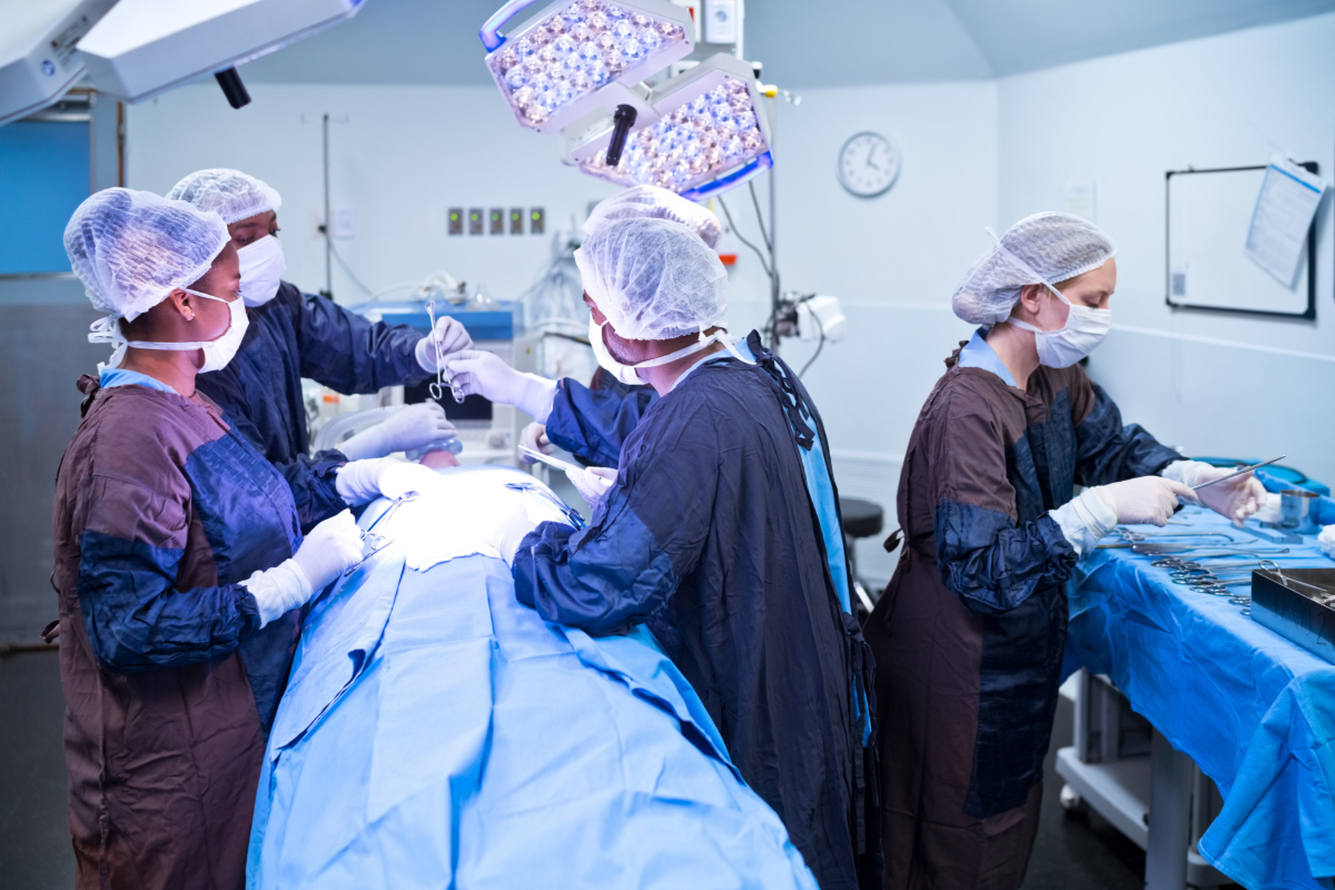 变性手术  变性手术是全麻手术,手术过程比较复杂,有女性向男械的