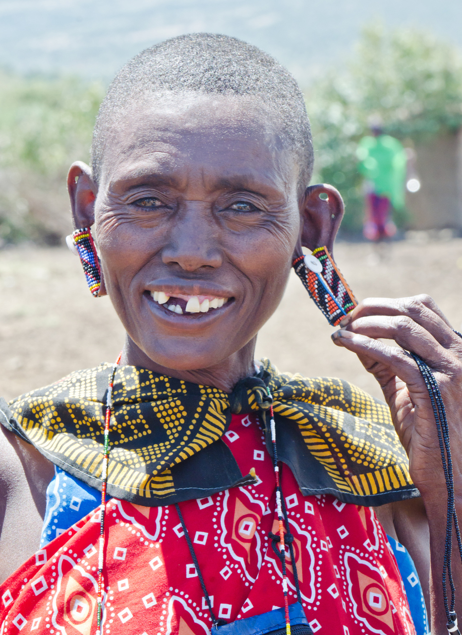 马赛族是东非最具代表性的游牧民族,以喝牛血补充体力,独自杀死狮子为