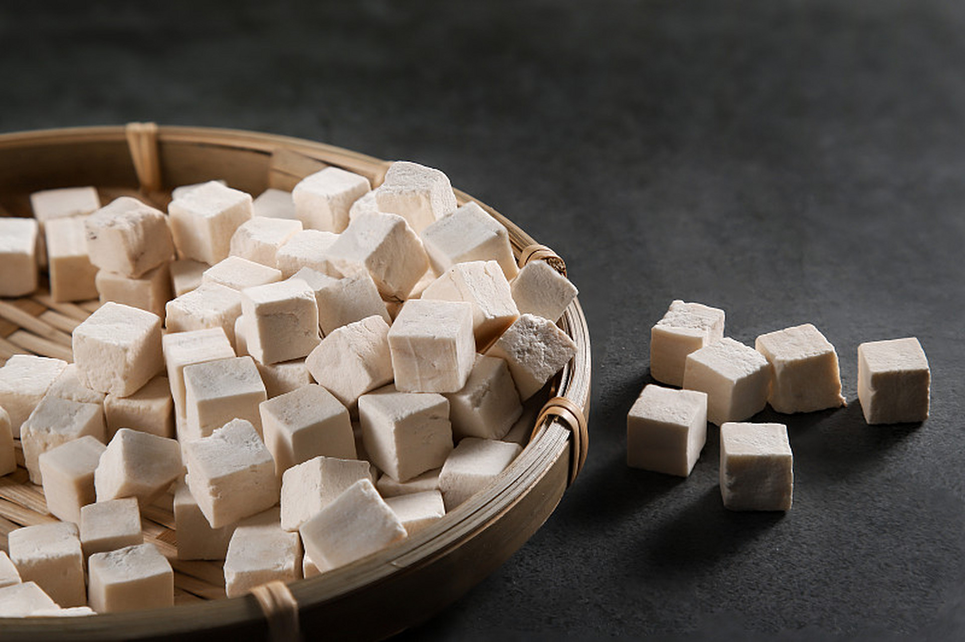 靖州茯苓# #茯苓之都#   茯苓是一种真菌,属于拟层孔菌科,俗称茯苓菌