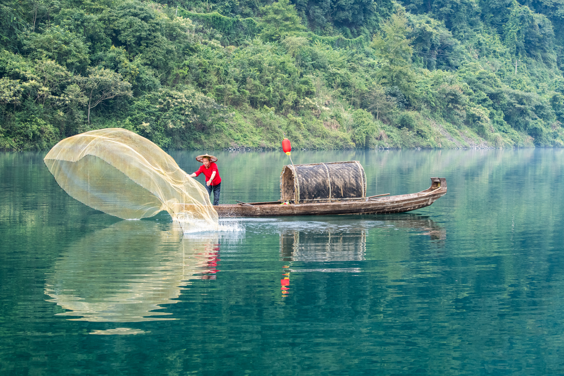 东江湖风景旅游区  这处风景自然景观和人文景观非常完美的融合在了一