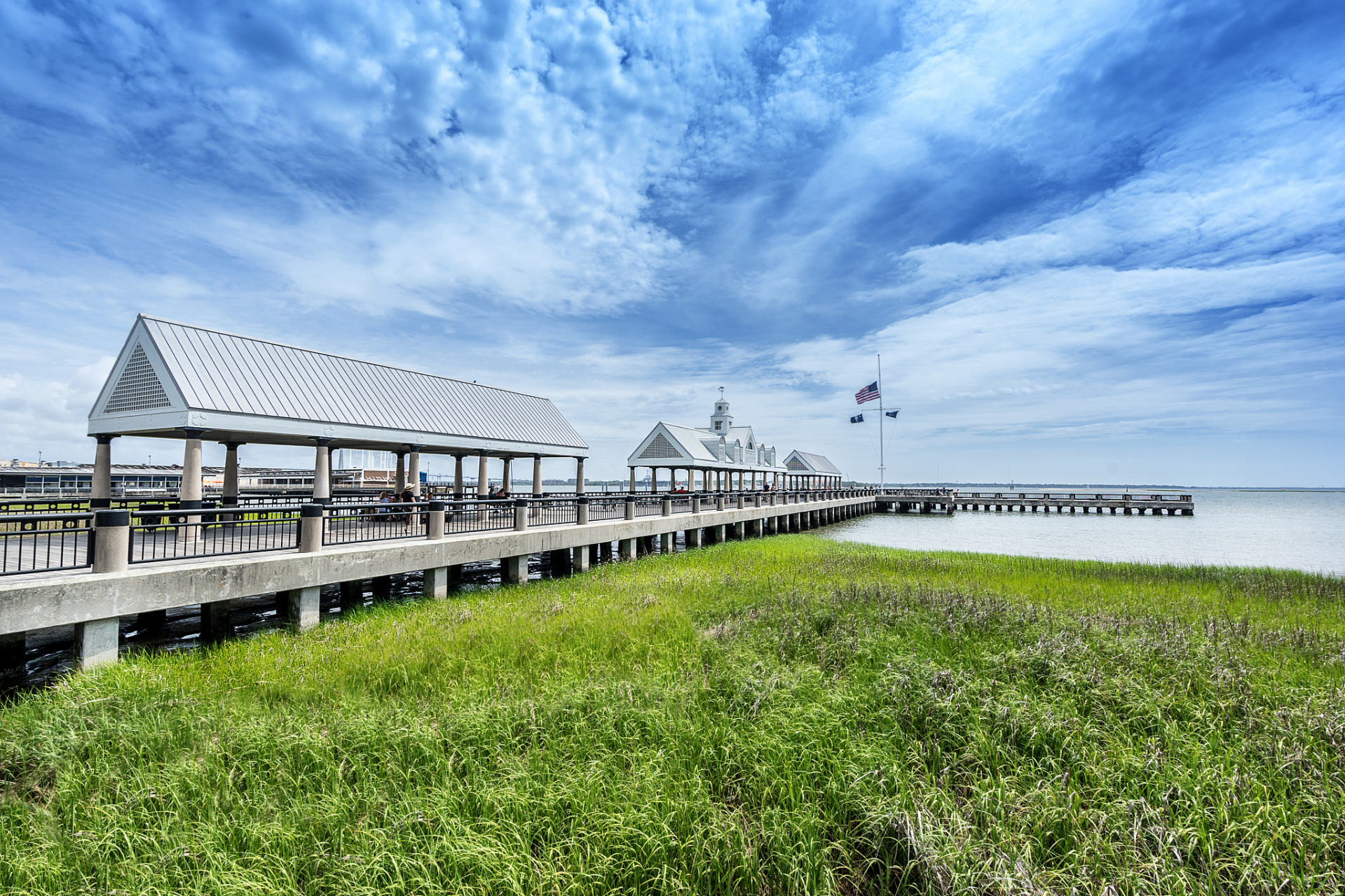 横沙岛位于宝山区东北部长江口,西邻长兴岛,北邻崇明岛,西南邻浦东