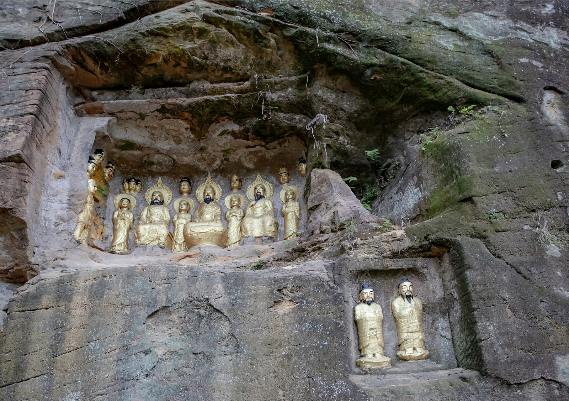 位于陕西咸阳彬县的大佛寺石窟是陕西境内最大的石窟群,也是丝绸之路