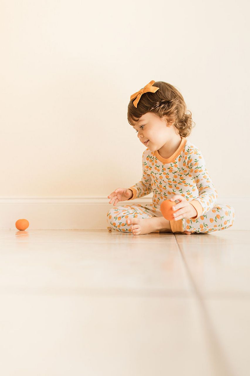 初期尝试,辅助坐立到独立坐立,家长需注意宝宝坐立的安全,适度锻炼和