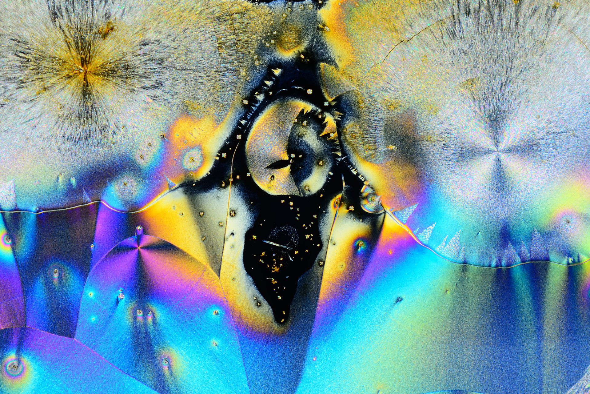 抽象摄影是指将物体或其它实物拍摄出来后,经过拍摄者特殊的阐释