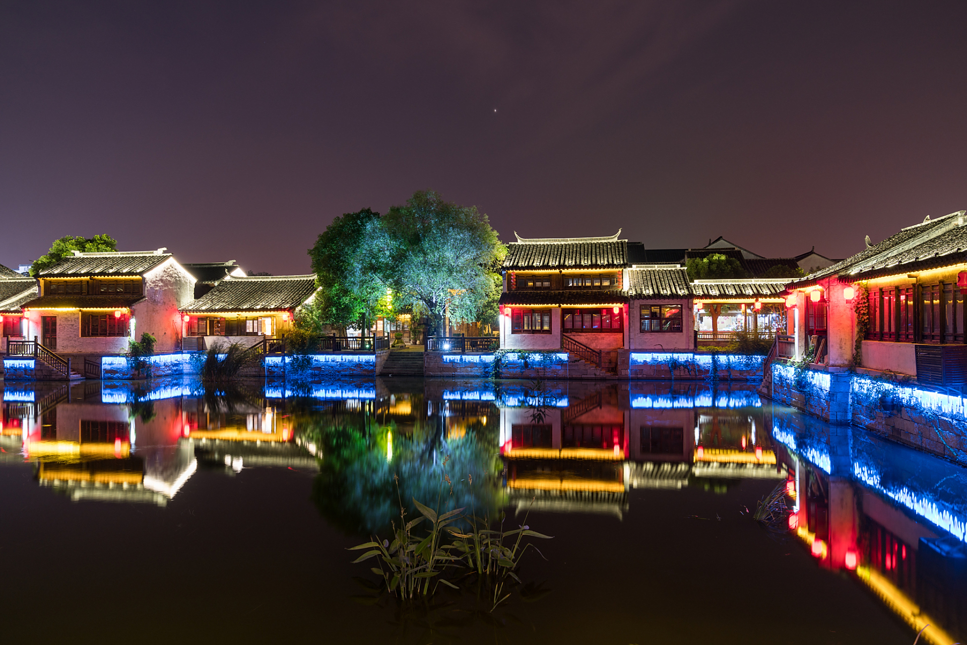 无锡荡口古镇,位于江苏无锡市,是一处历史悠久,风景优美的旅游胜地.