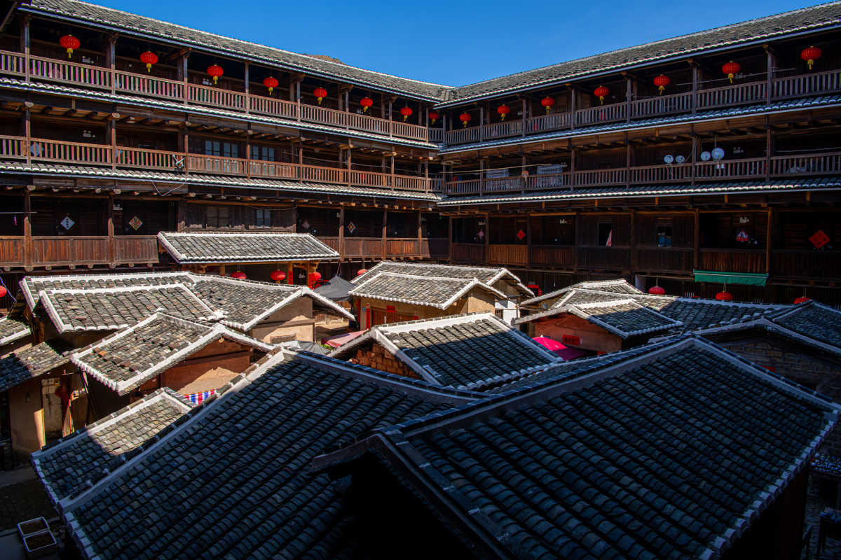 南靖土楼,一座被誉为"神话般的山区建筑"的奇特景观,位于福建漳州市的