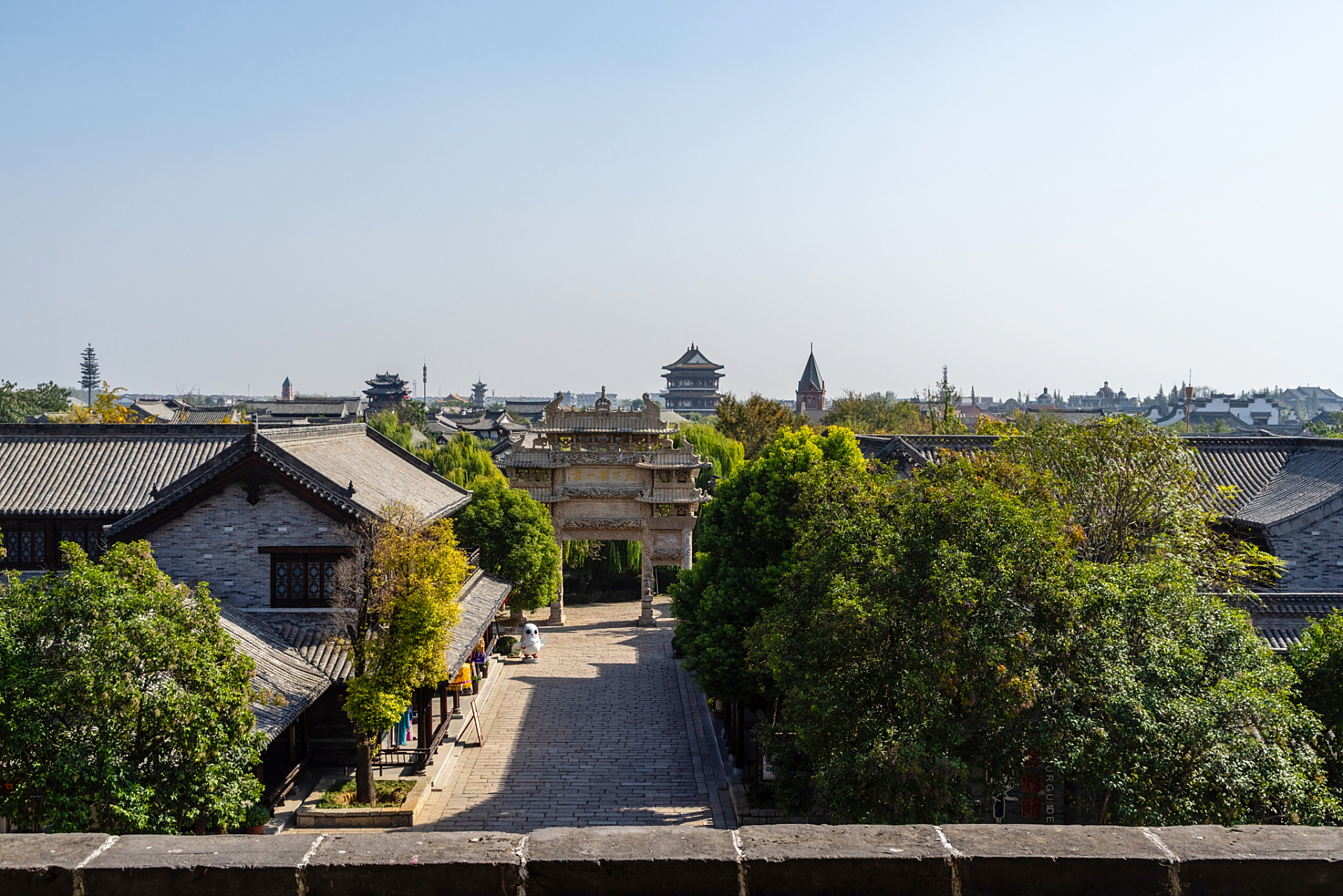 汾阳位于山西省中部,是一个充满历史和文化底蕴的城市,拥有壮观的自然