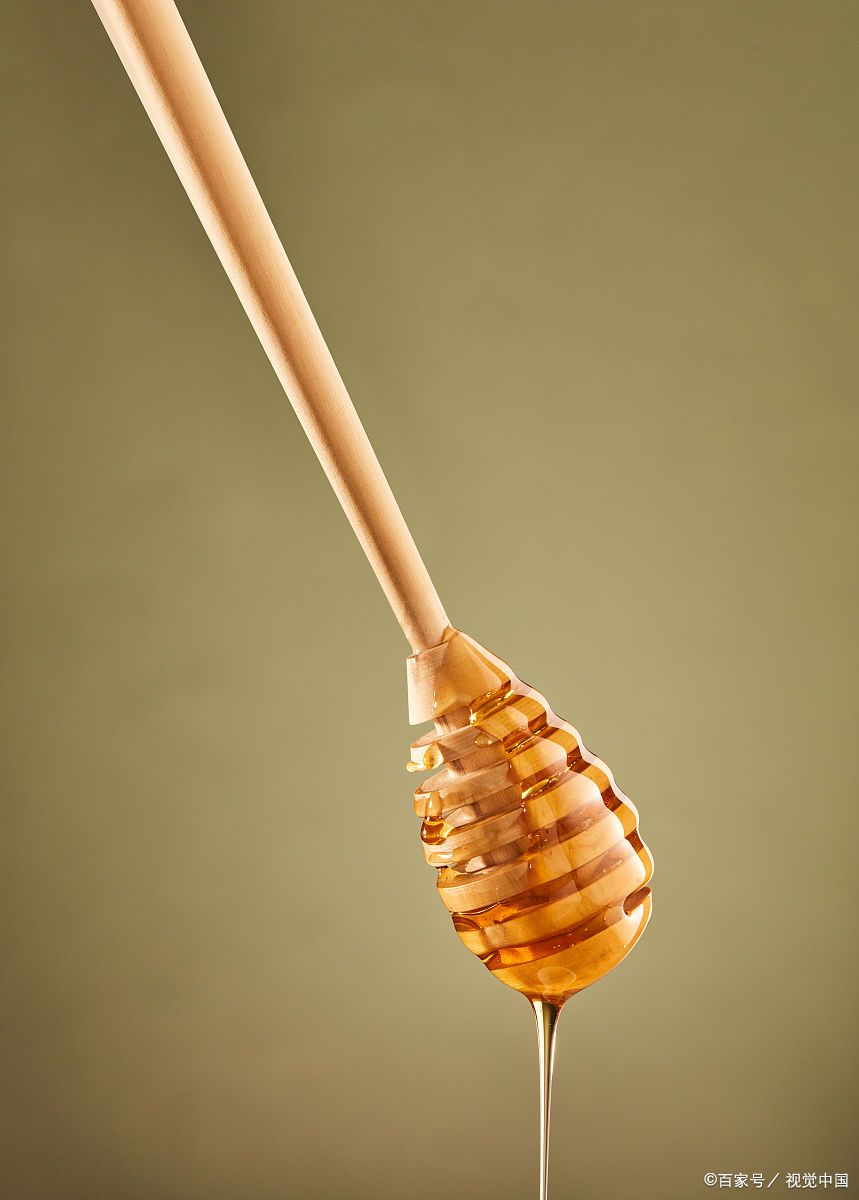 蜂蜜过期了还能饮用吗有毒吗(蜂蜜过期了还能吃吗?吃了有副作用吗?)