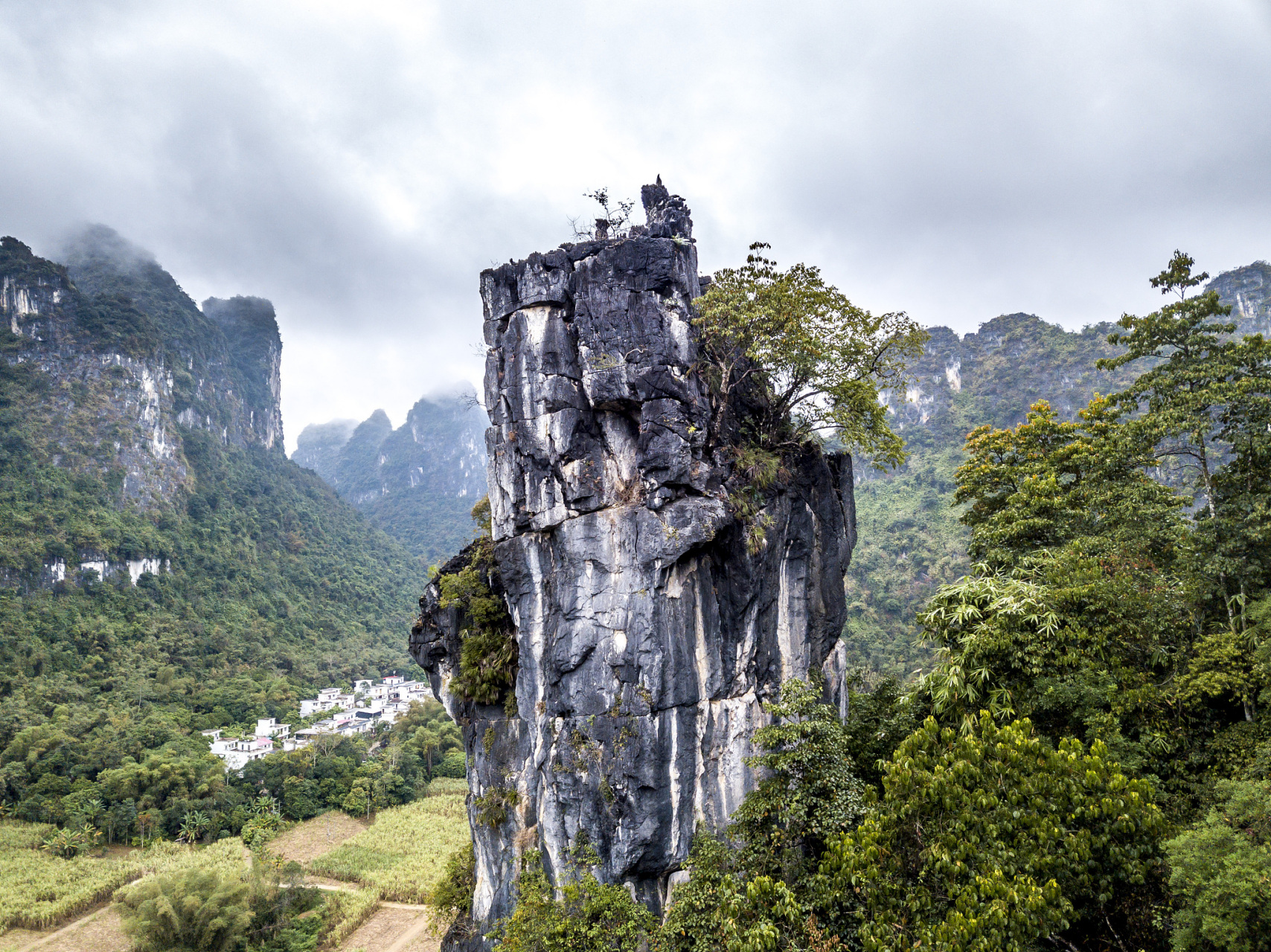 广西马山县旅游景点 #马山# ,位于中国广西壮族自治区中南部,隶属于