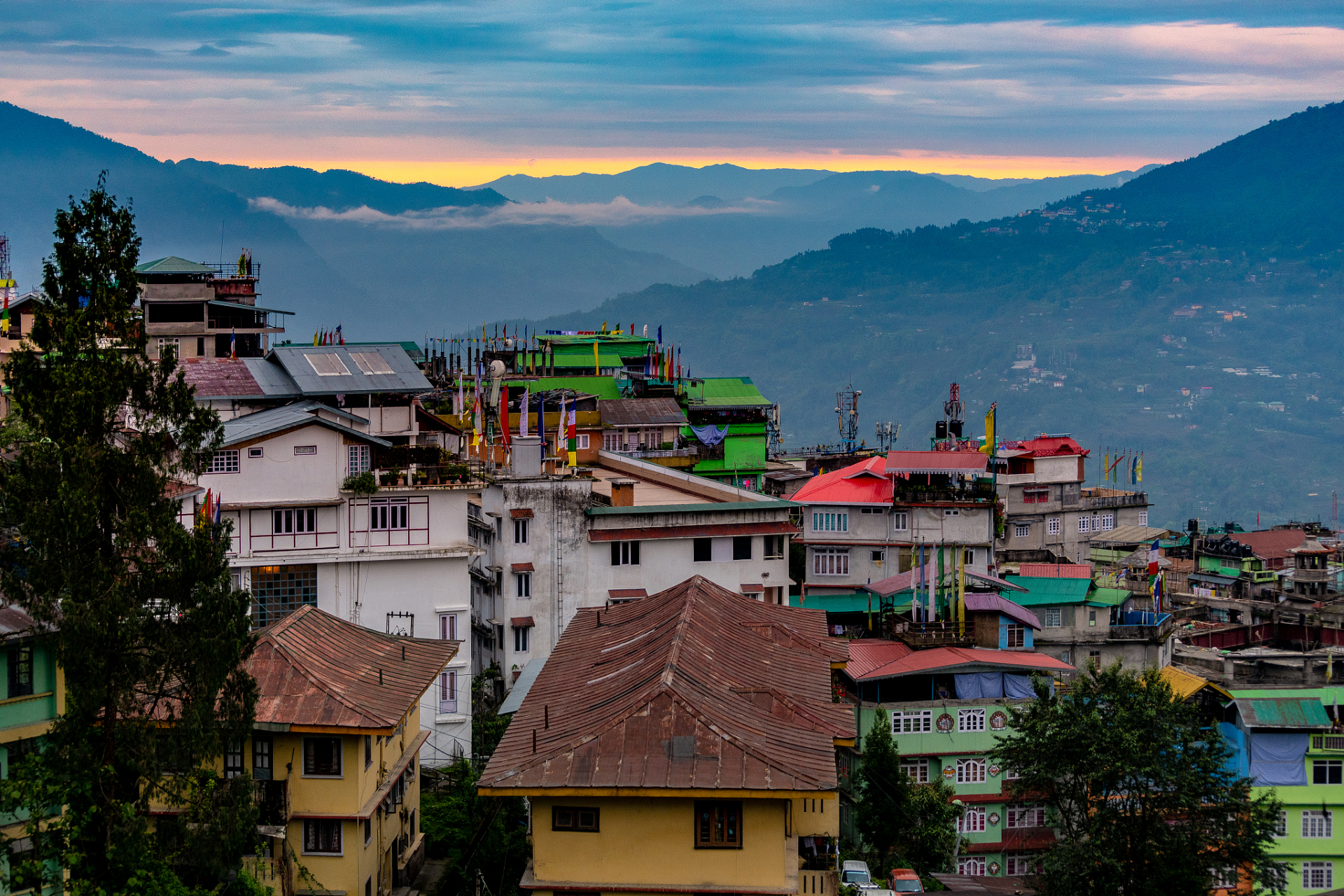 1974年至1975年,印度吞并锡金,将其变成自己的一个邦.