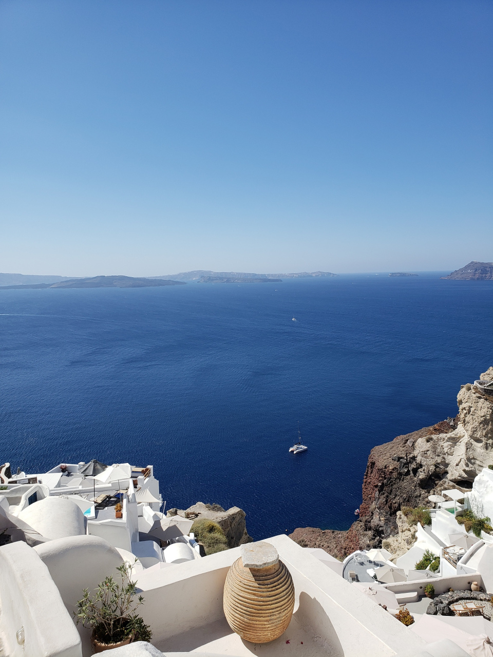 爱琴海是希腊东部的一个蓝色海湾,位于地中海东北部,是世界著名的旅游