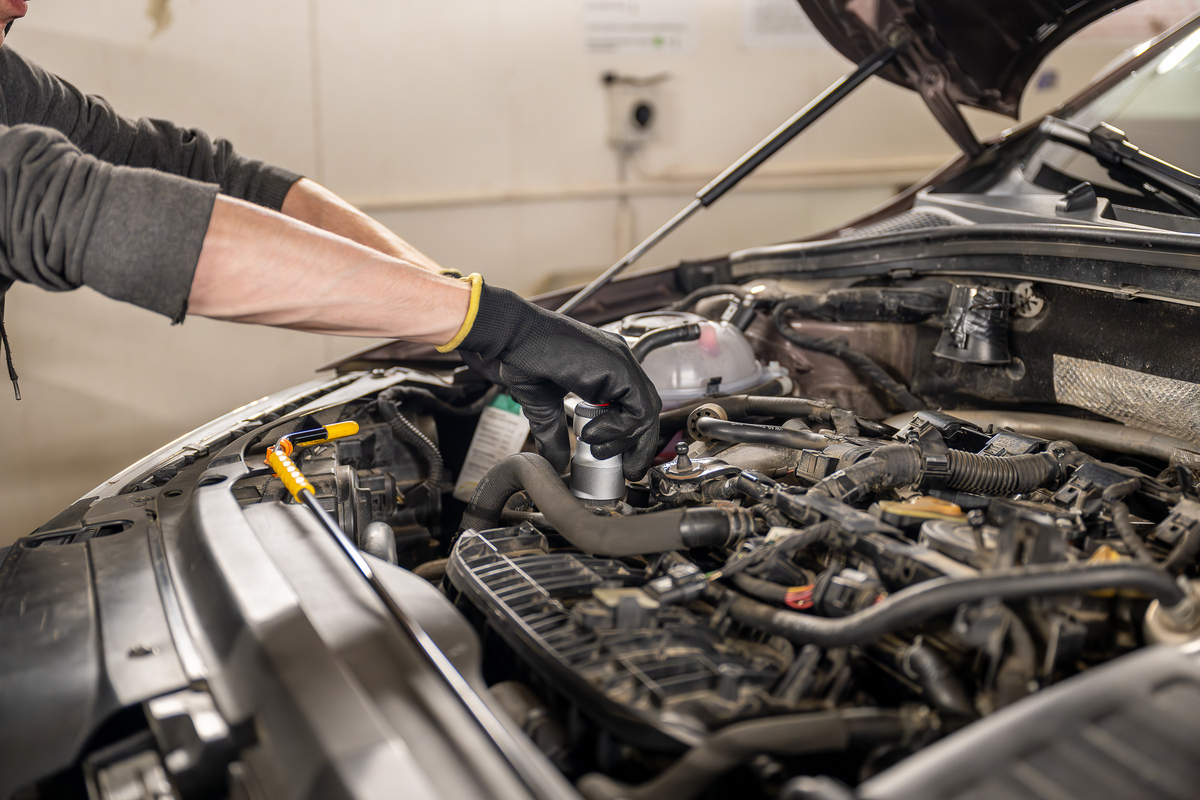 第一:车子前侧轮胎,一般磨损较快;后侧轮胎,相对磨损较慢