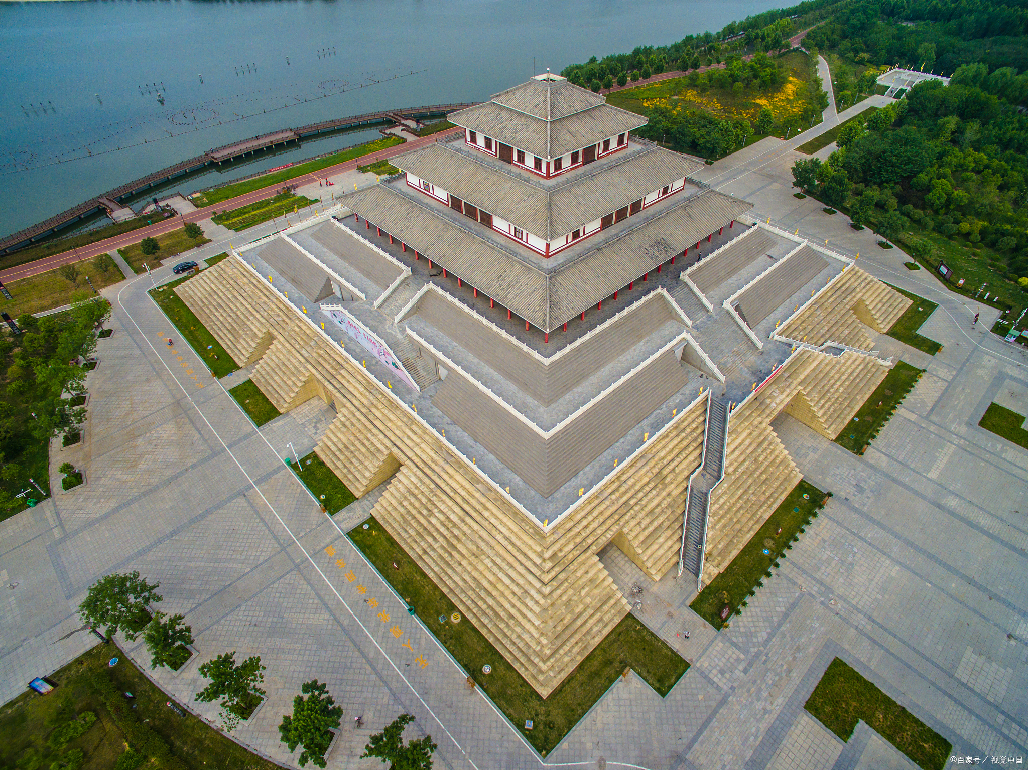 听说阿房宫遗址公园是一座非常有趣的旅游景点,有着悠久的历史文化