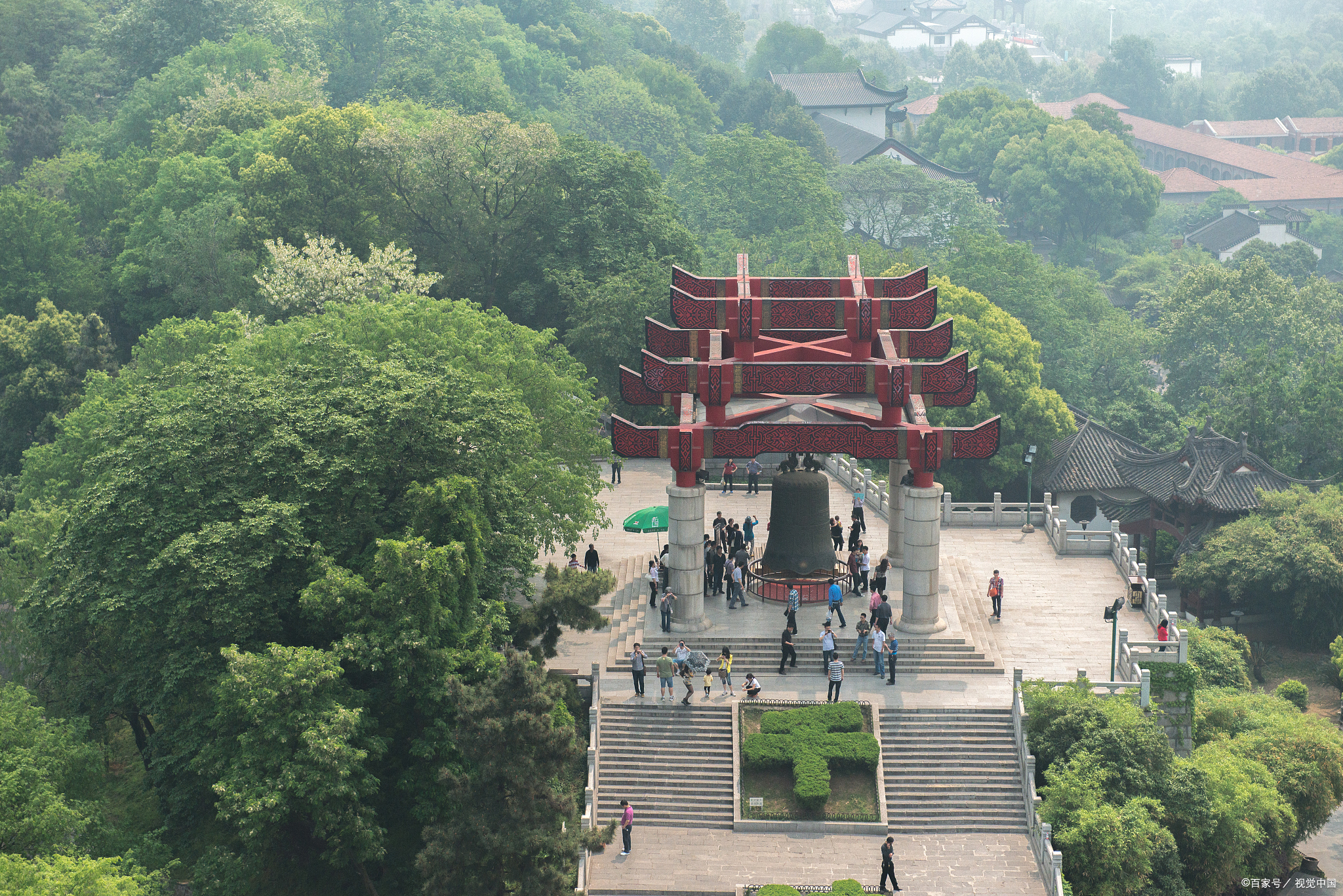 巴南地处长江以南,东临长寿区,西接南岸区,北与江北区,渝北区相邻