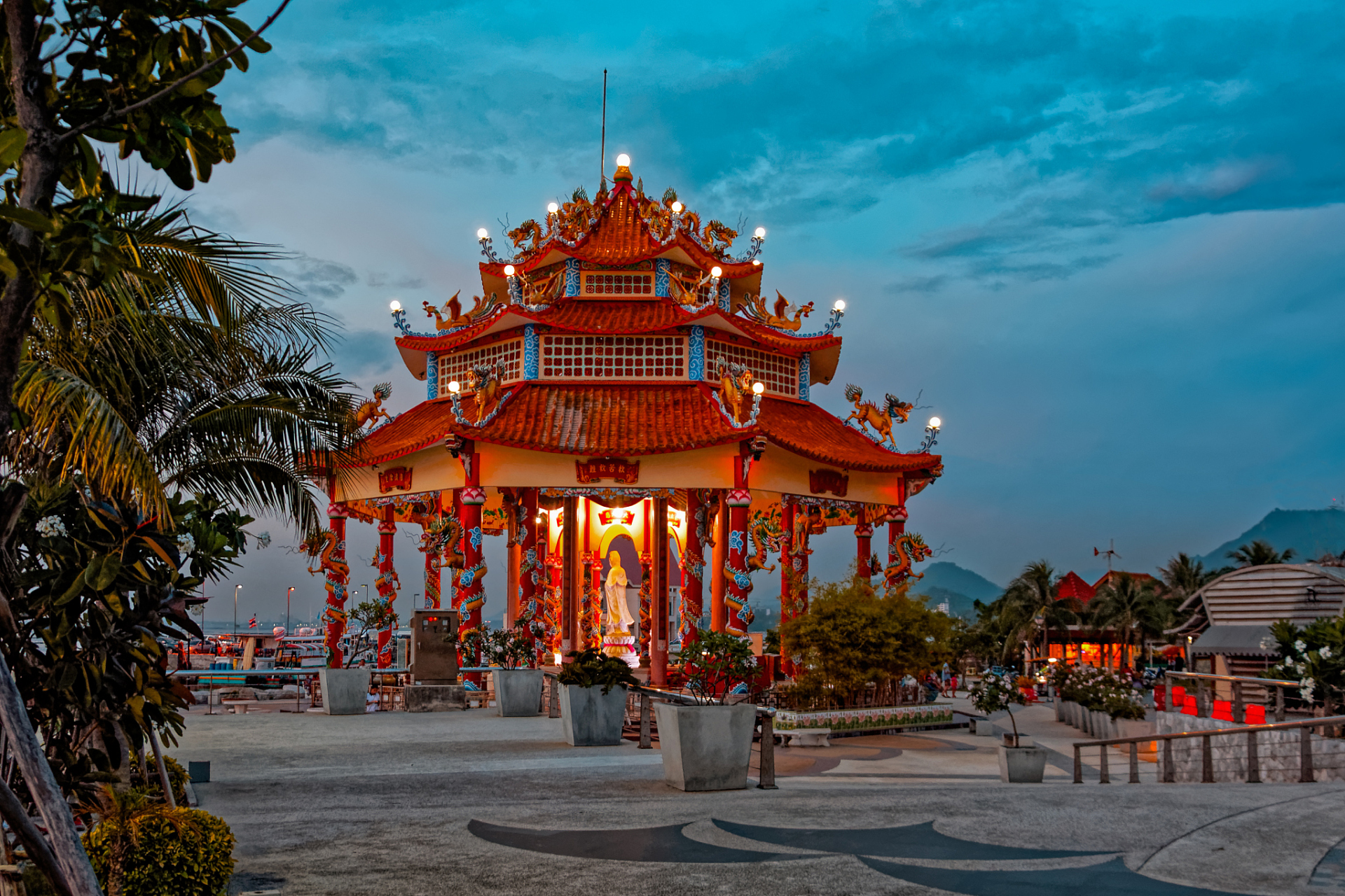 泉州,这座历史悠久的文化名城位于福建东南沿海,拥有超过1300年的连续