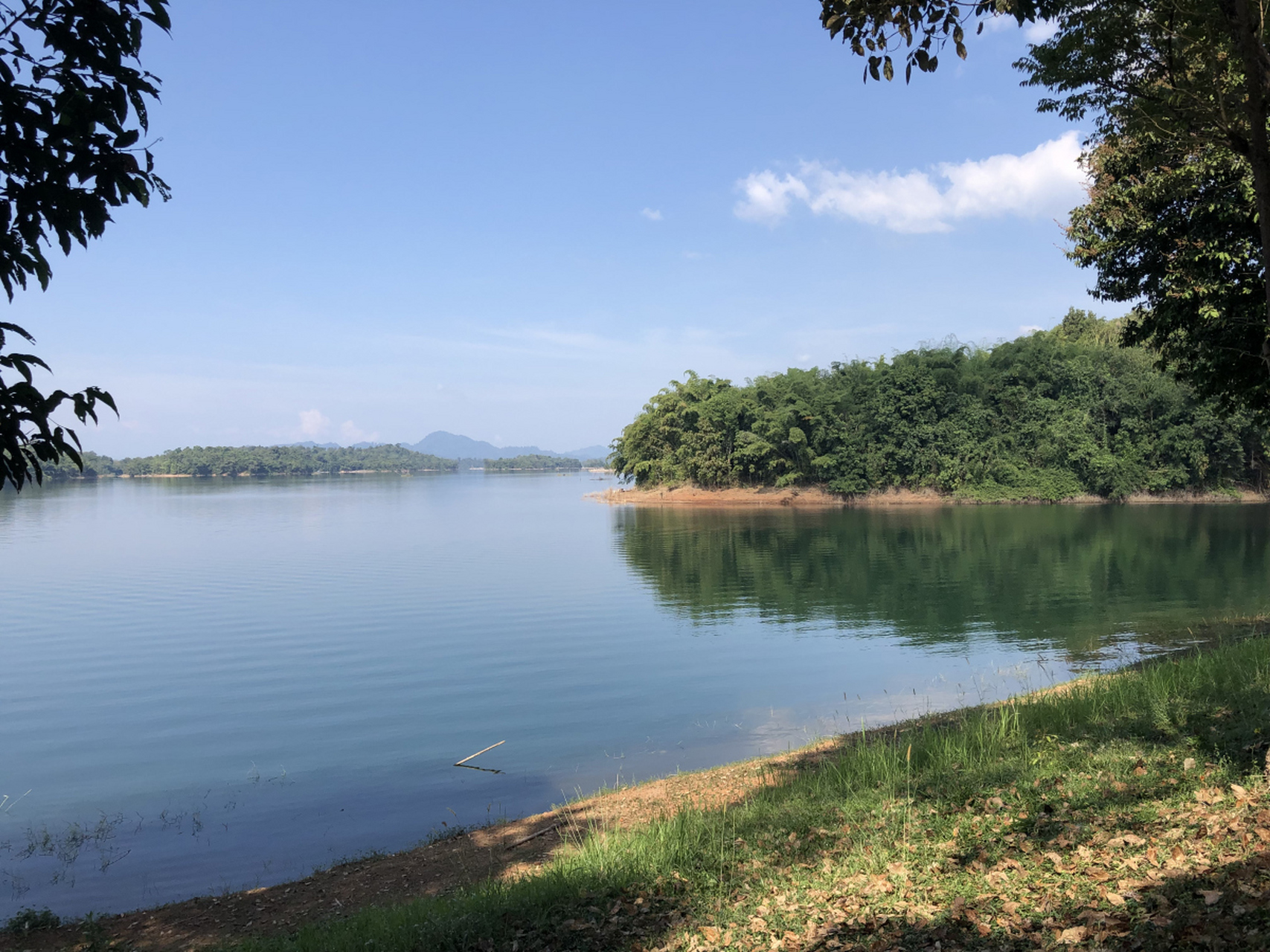 高州湖光山色图片