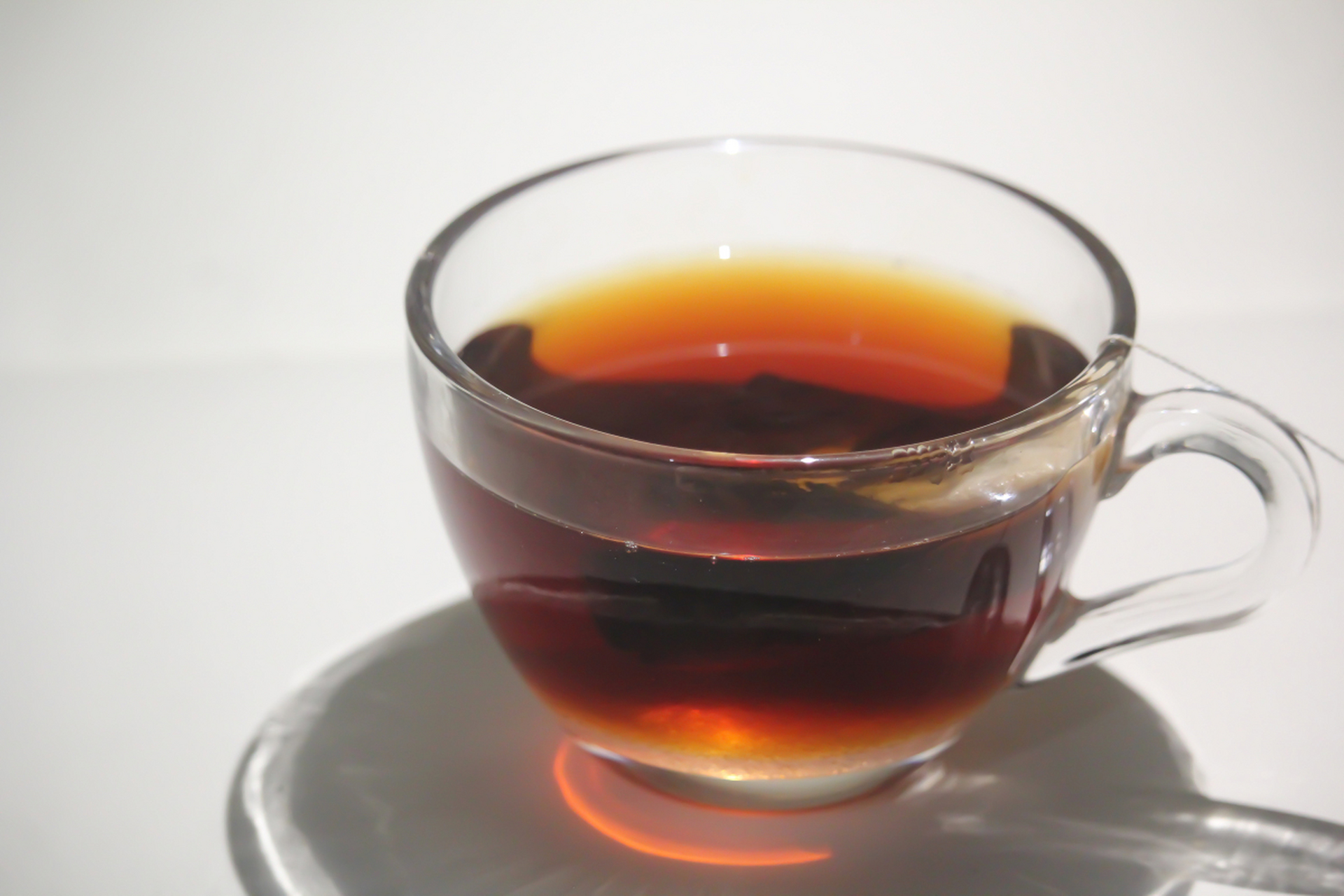西洋参不能与哪些食物一起食用:藜芦,萝卜,浓茶,浓咖啡.