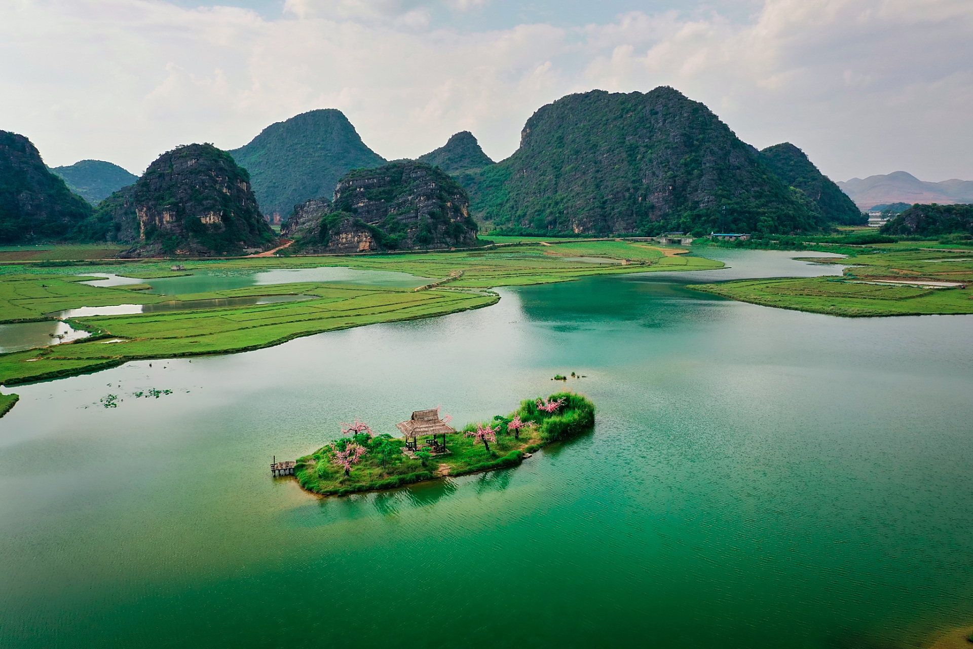 云南普者黑介绍|云南普者黑是国家 aaaaa 级旅游景区,国家湿地公园,其