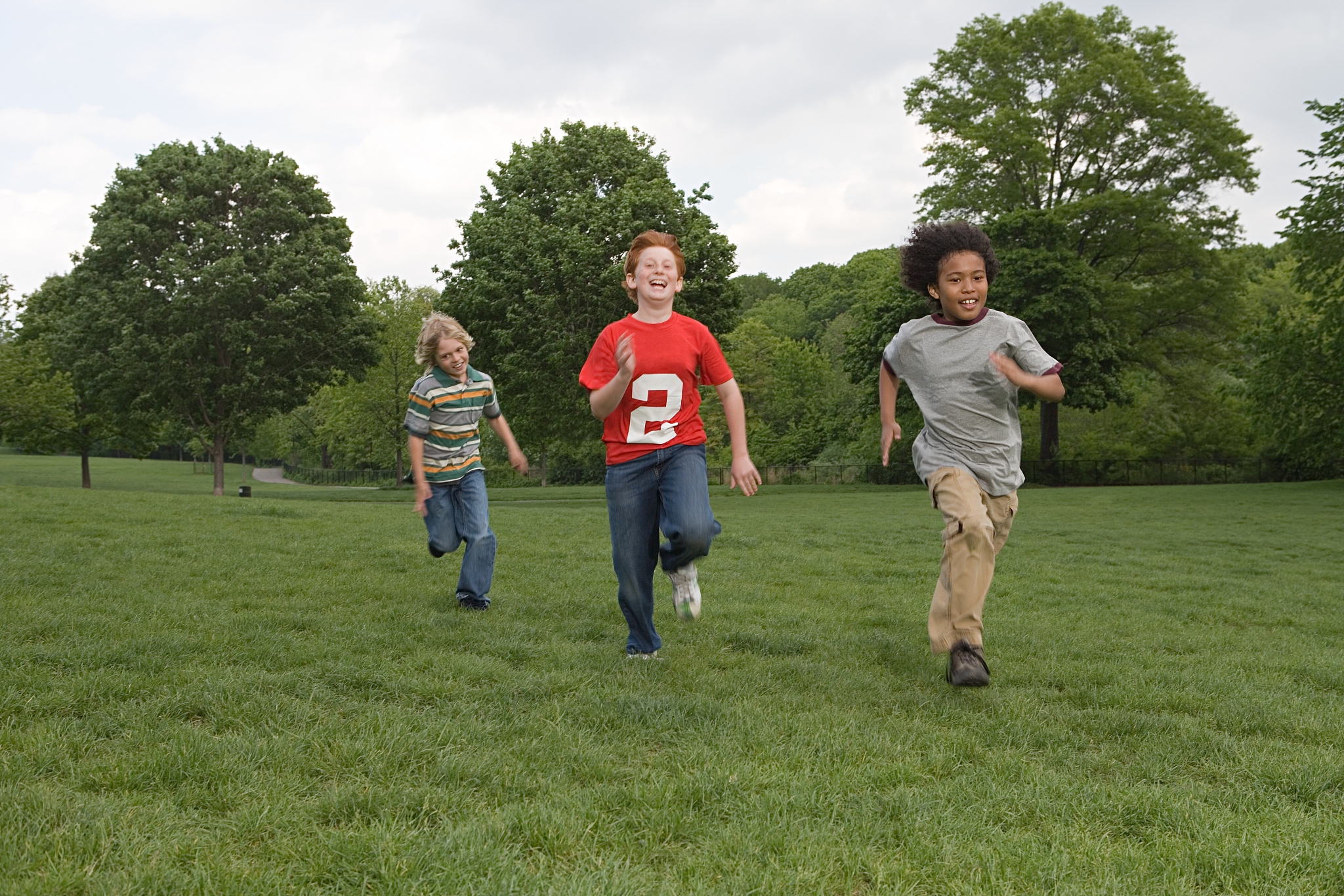 然而,跑步过程中也存在一定的安全隐患,为了保证孩子的运动安全,家长