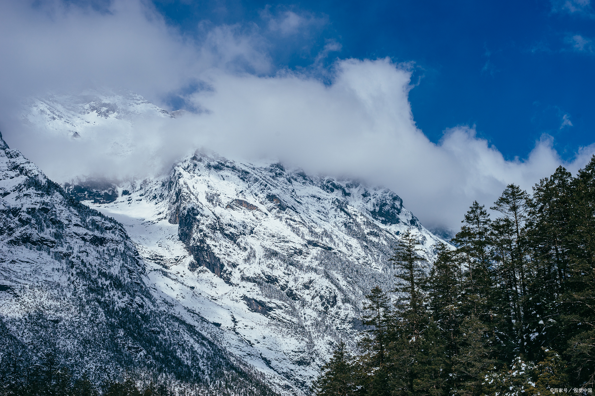 相传在很久很久以前,这里有一个美丽的高山,山上有四位美丽的女孩