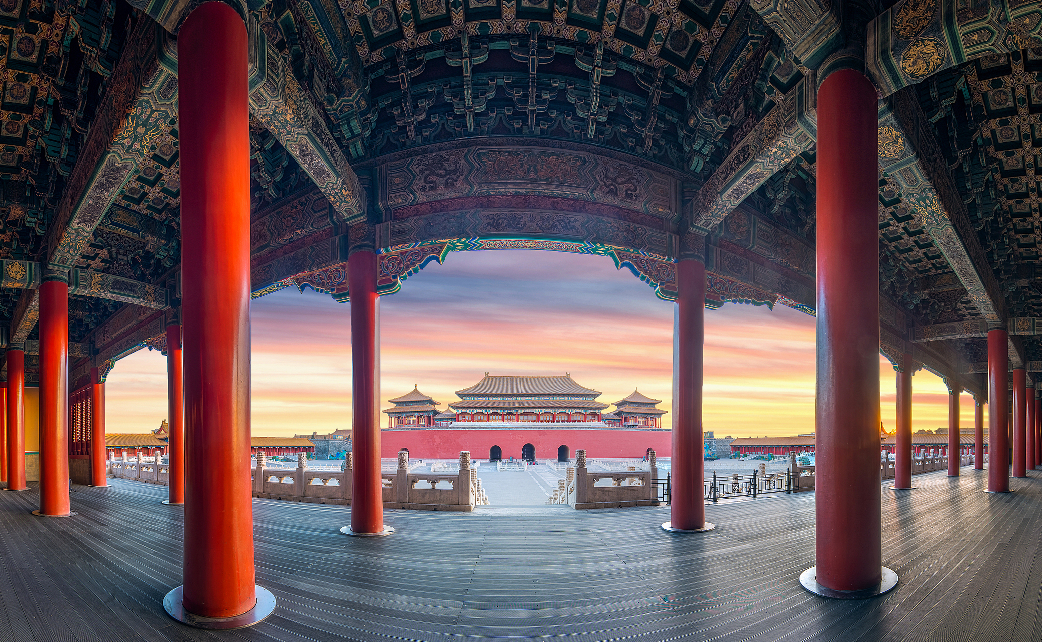 故宫,位于北京市中心,是明清两代的皇家宫殿,也是中国古代宫廷建值哪