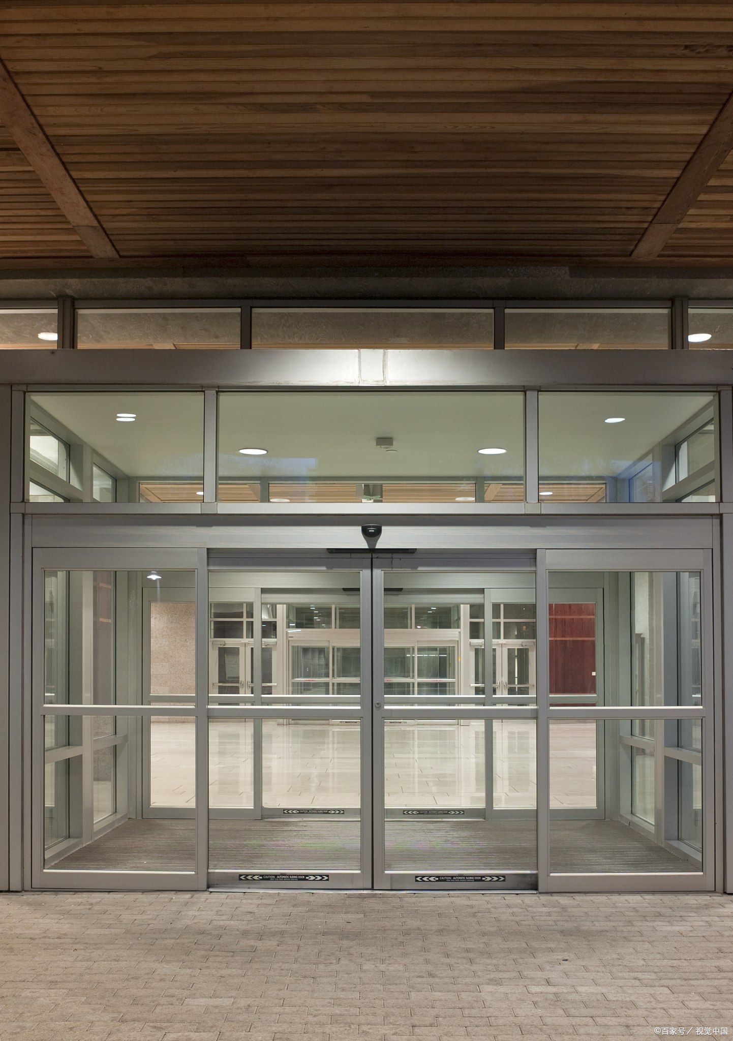 你们猜猜看,这扇门有啥不一样?