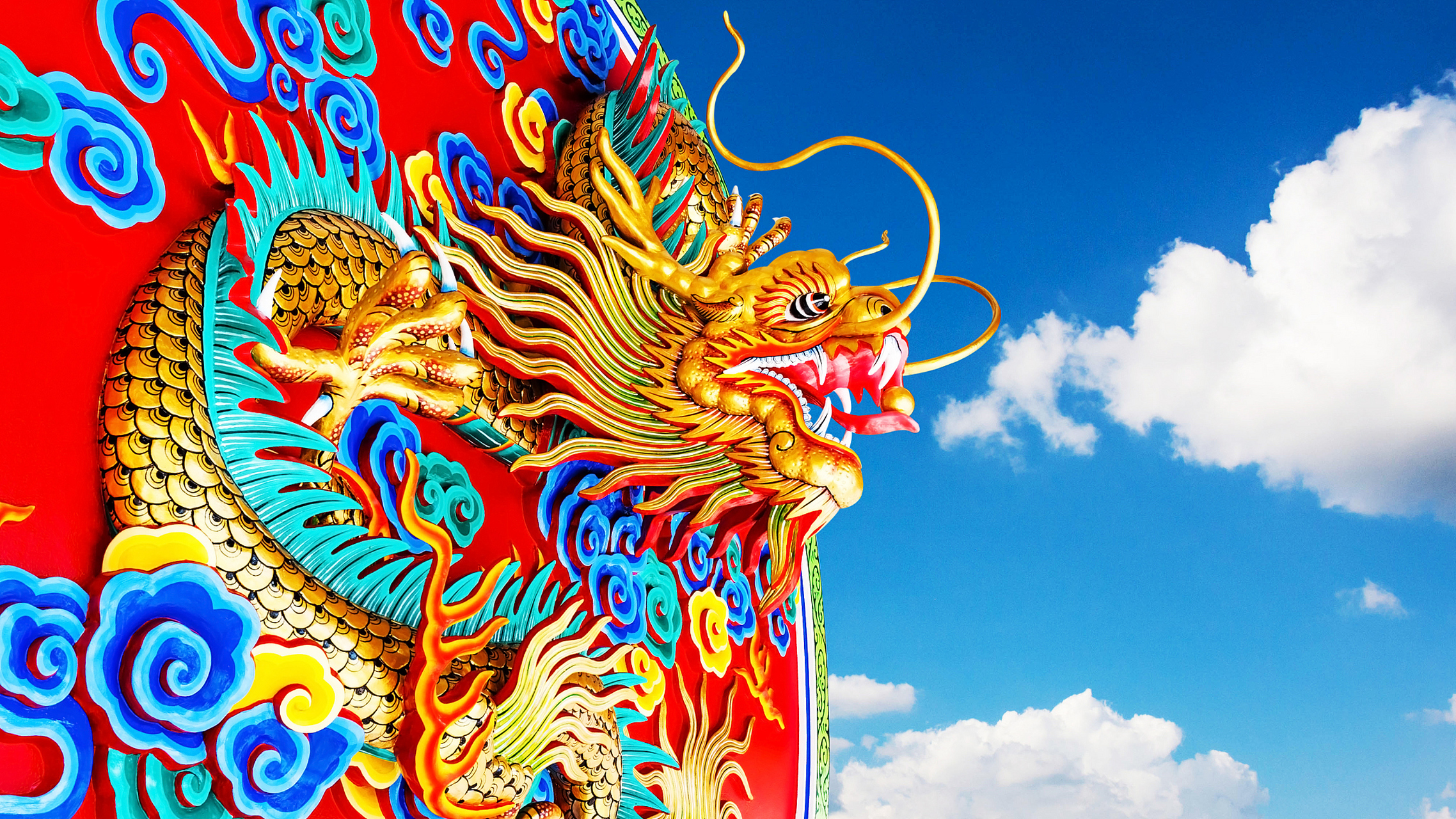 《龙腾九天》  龙腾苍穹九万里,翩翩起舞风云起.