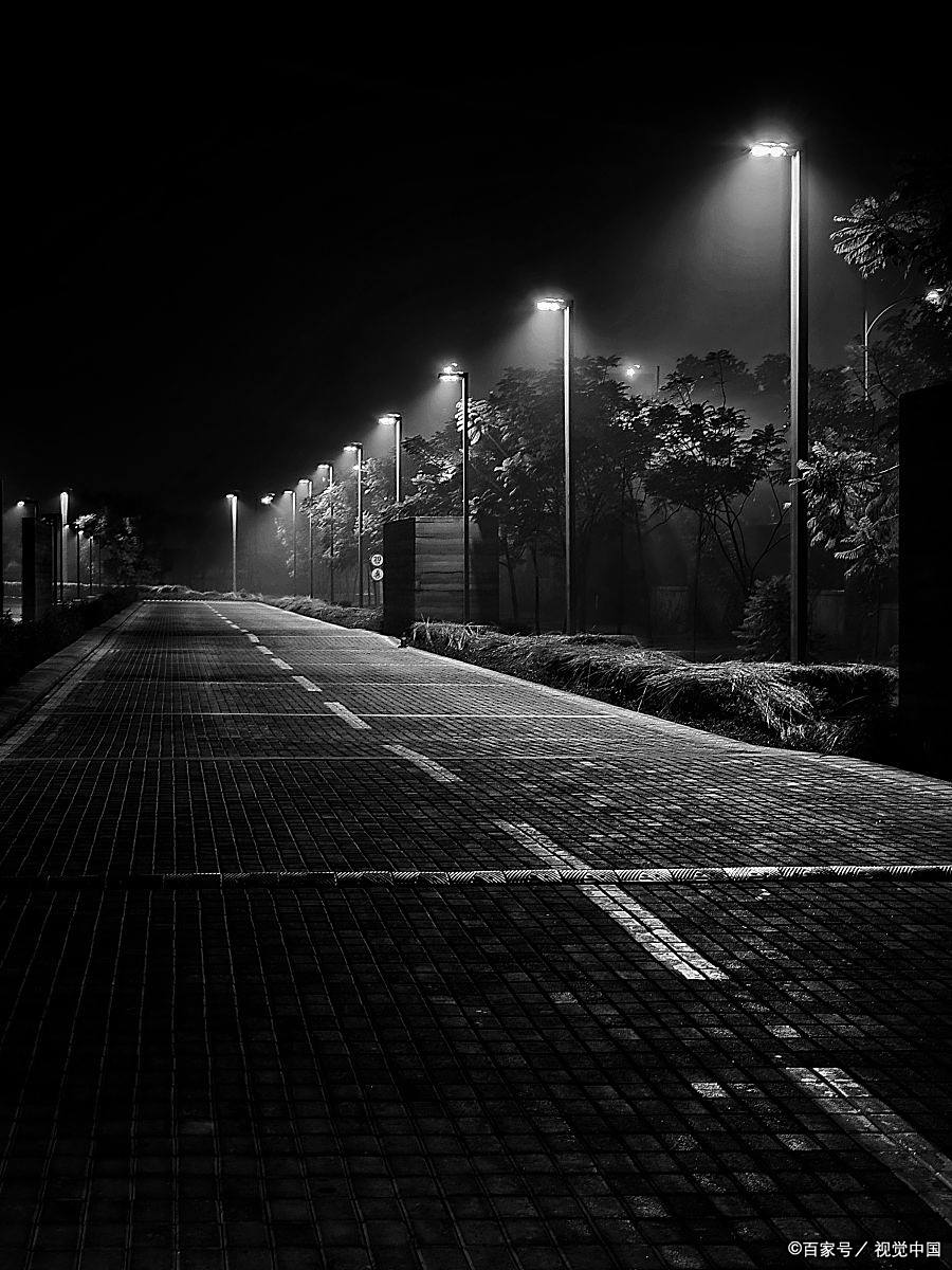 孤独夜晚孤独的图片深夜孤独的伤感的图片