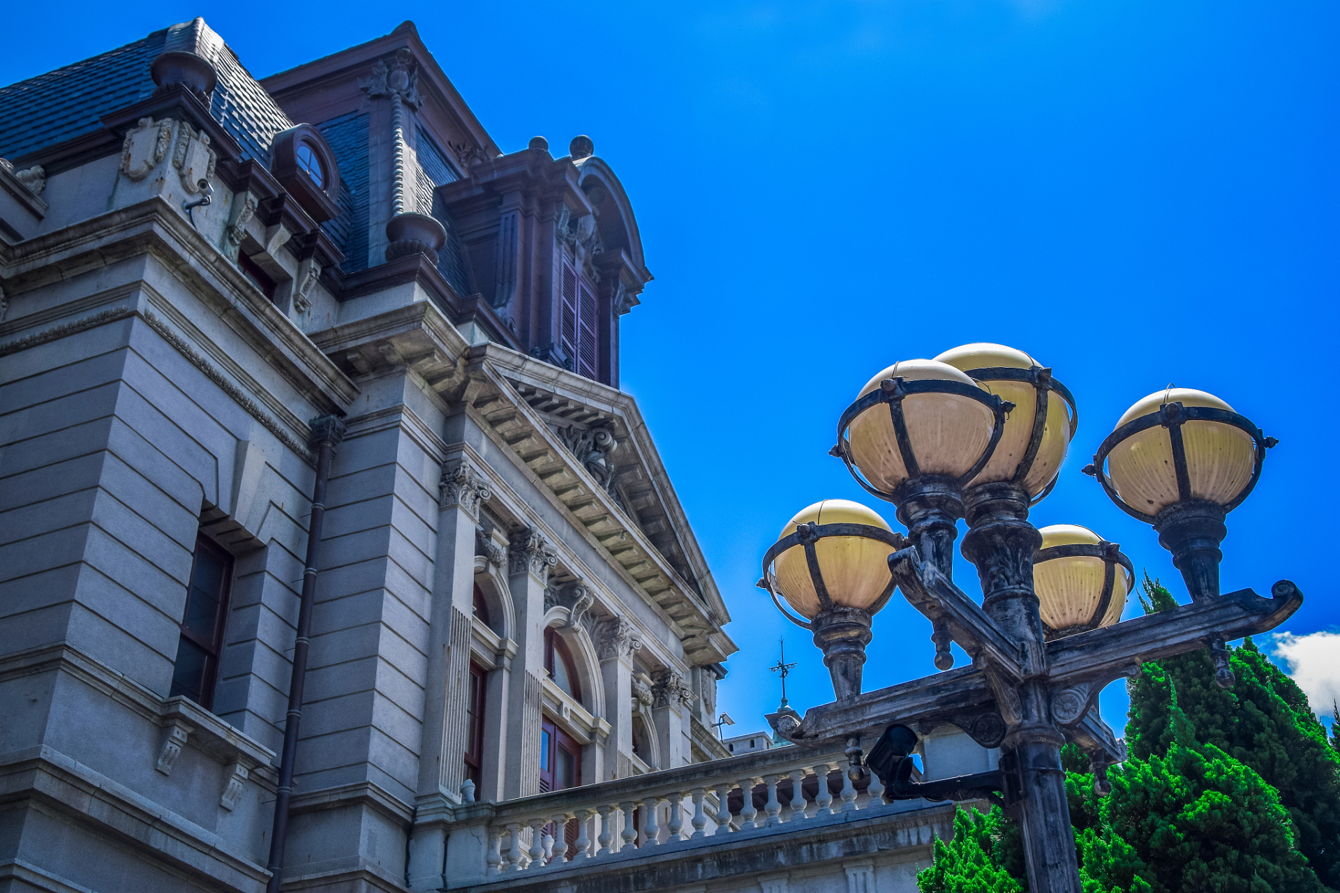 乐享周末分享吧# 五马街的独特之处在于其中西合璧的建筑风格,展狭怂