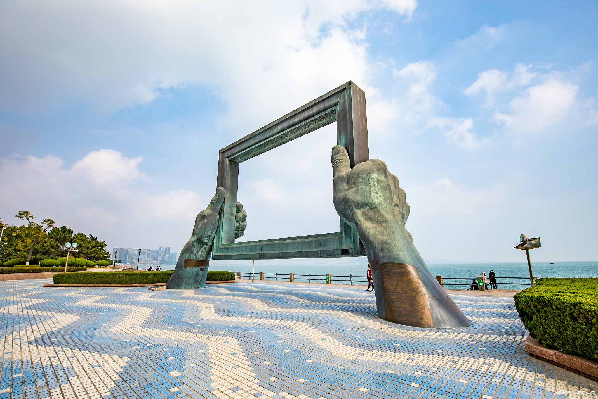 威海旅游景点攻略路线: 第一天:威海市区游 早上:到达威海市后,首先