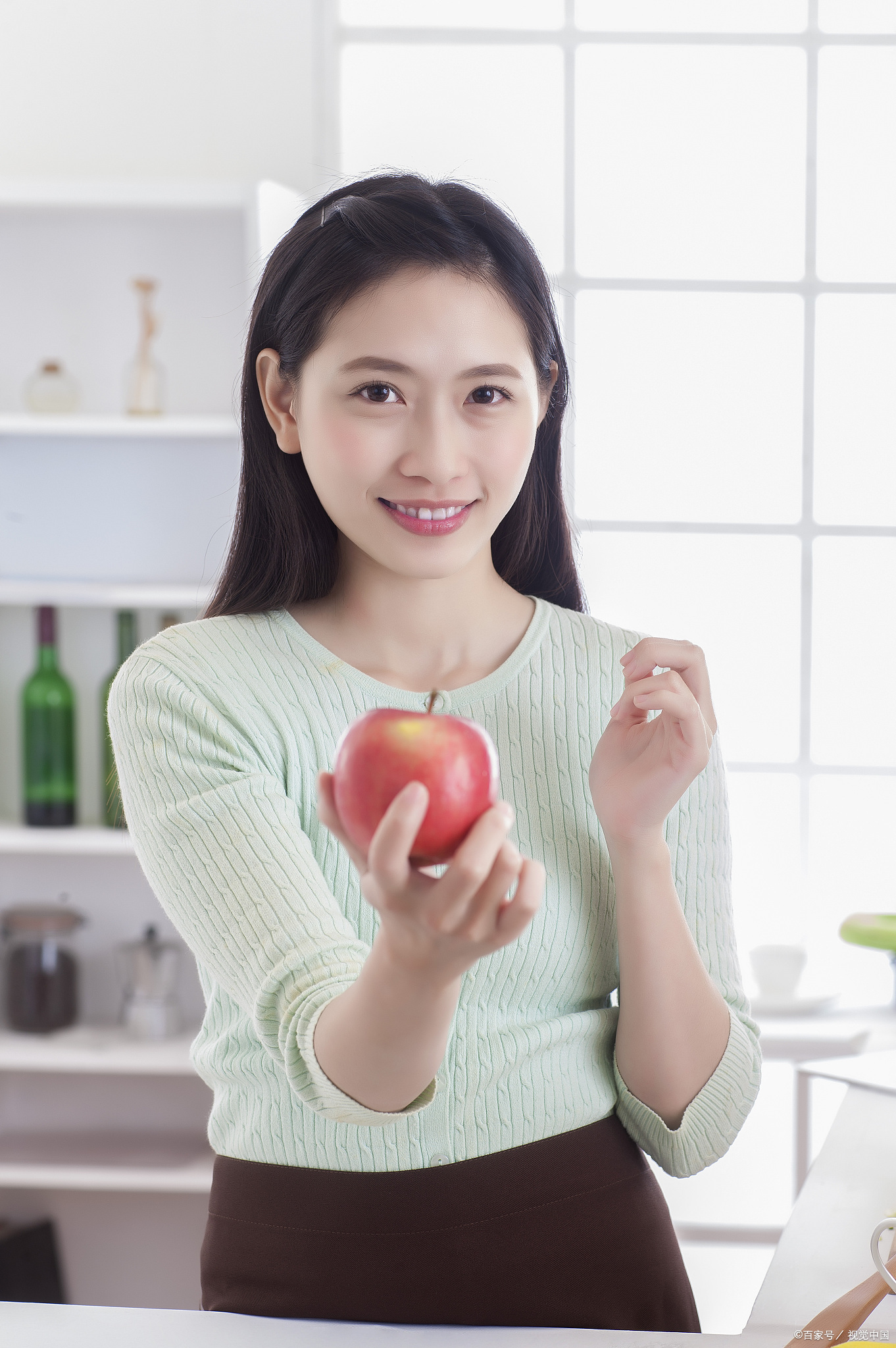 在超市买了几斤红富士苹果,回家吃时一股浓浓的硫磺味,在口里久住不去
