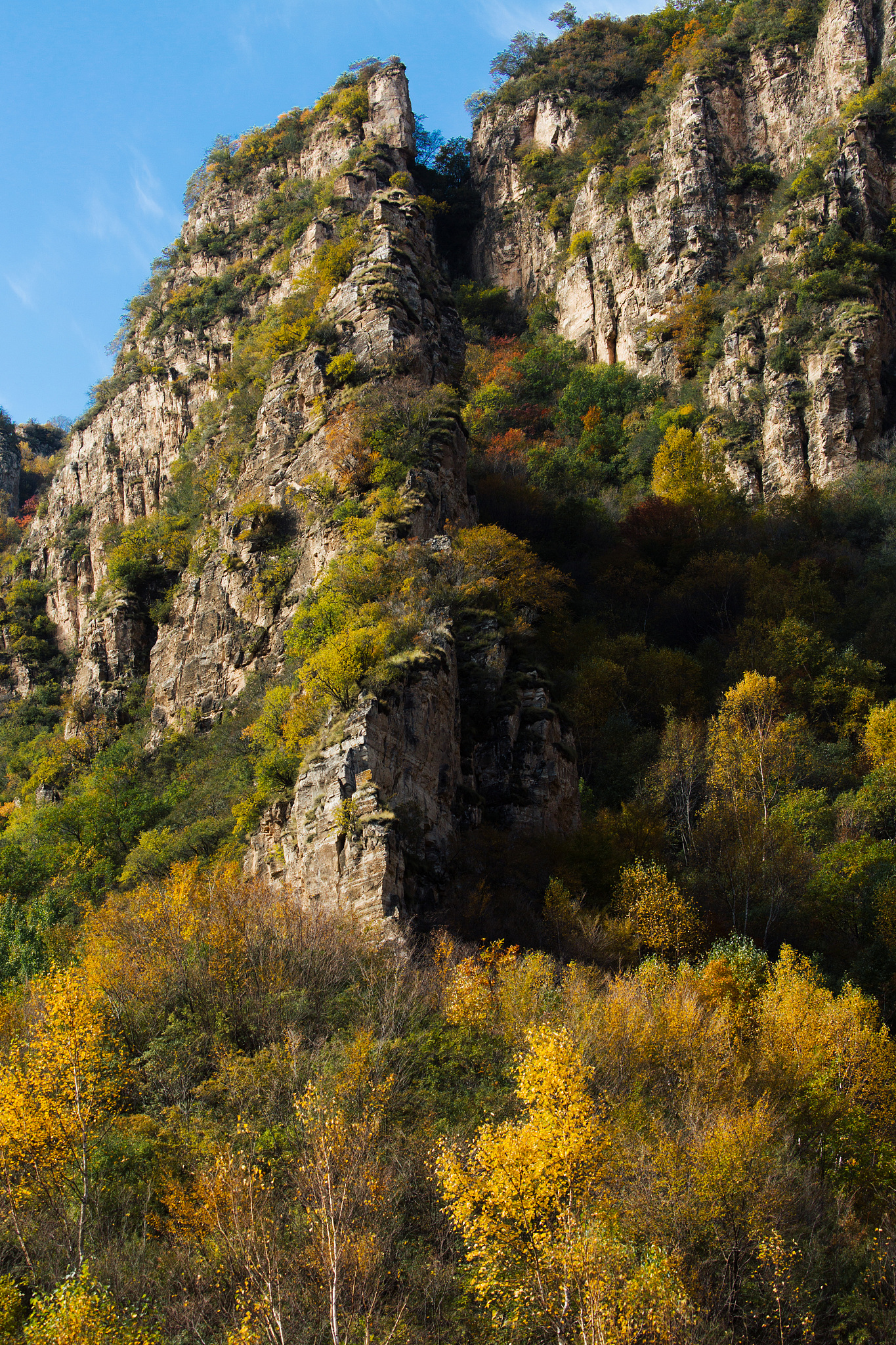 晋城的陵川王莽岭,秋天的山景是否更显得雄伟?