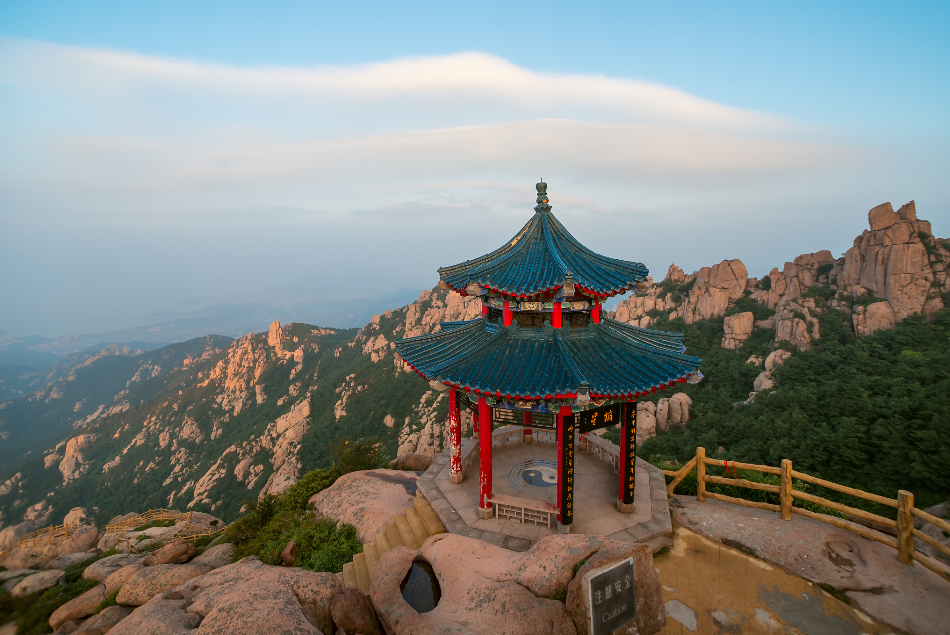 天津盘山风景名胜区,位于天津市蓟县西北15公里处,占地面积106平方