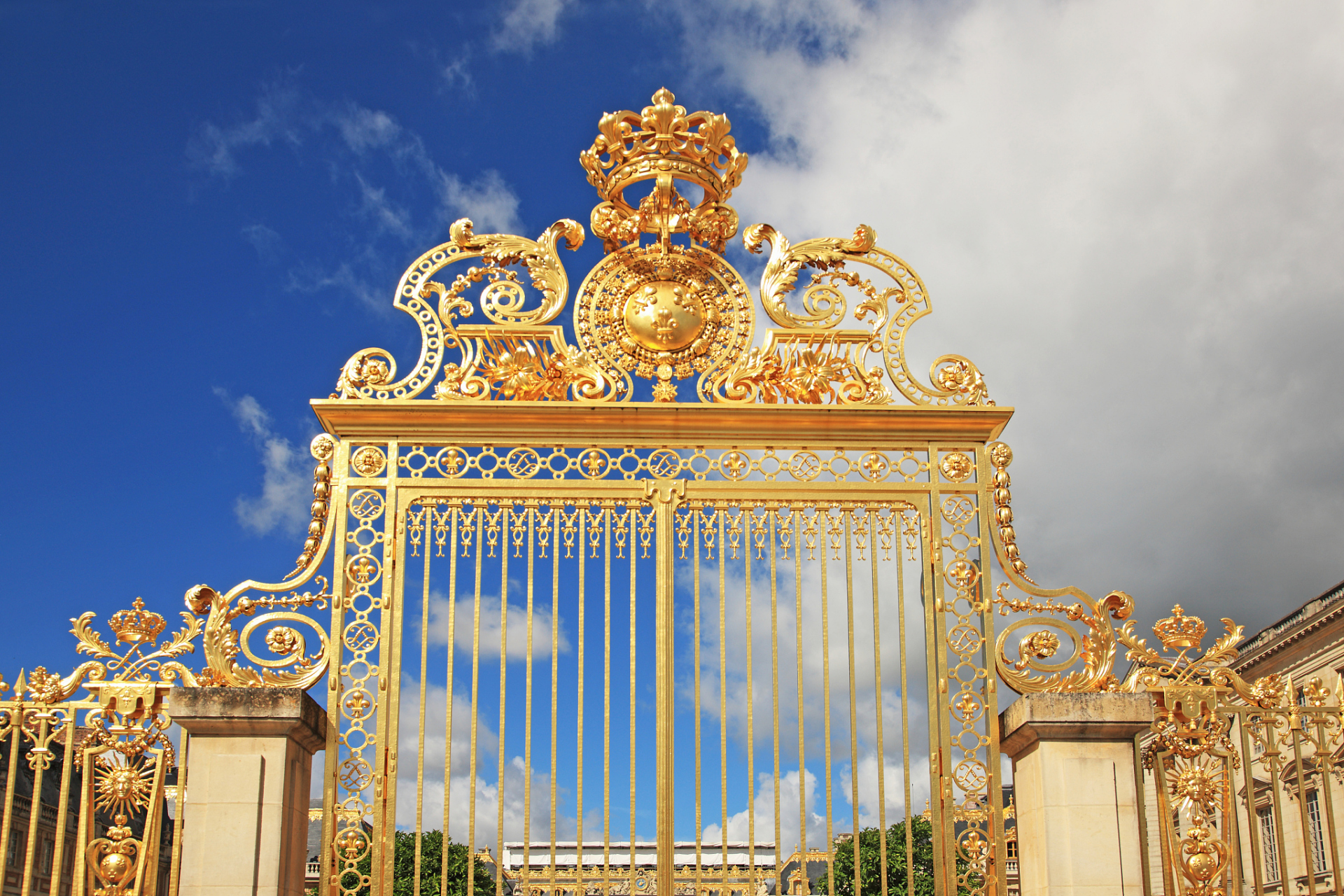 香奈儿的秀场选择最多的场地就是巴黎大皇宫.