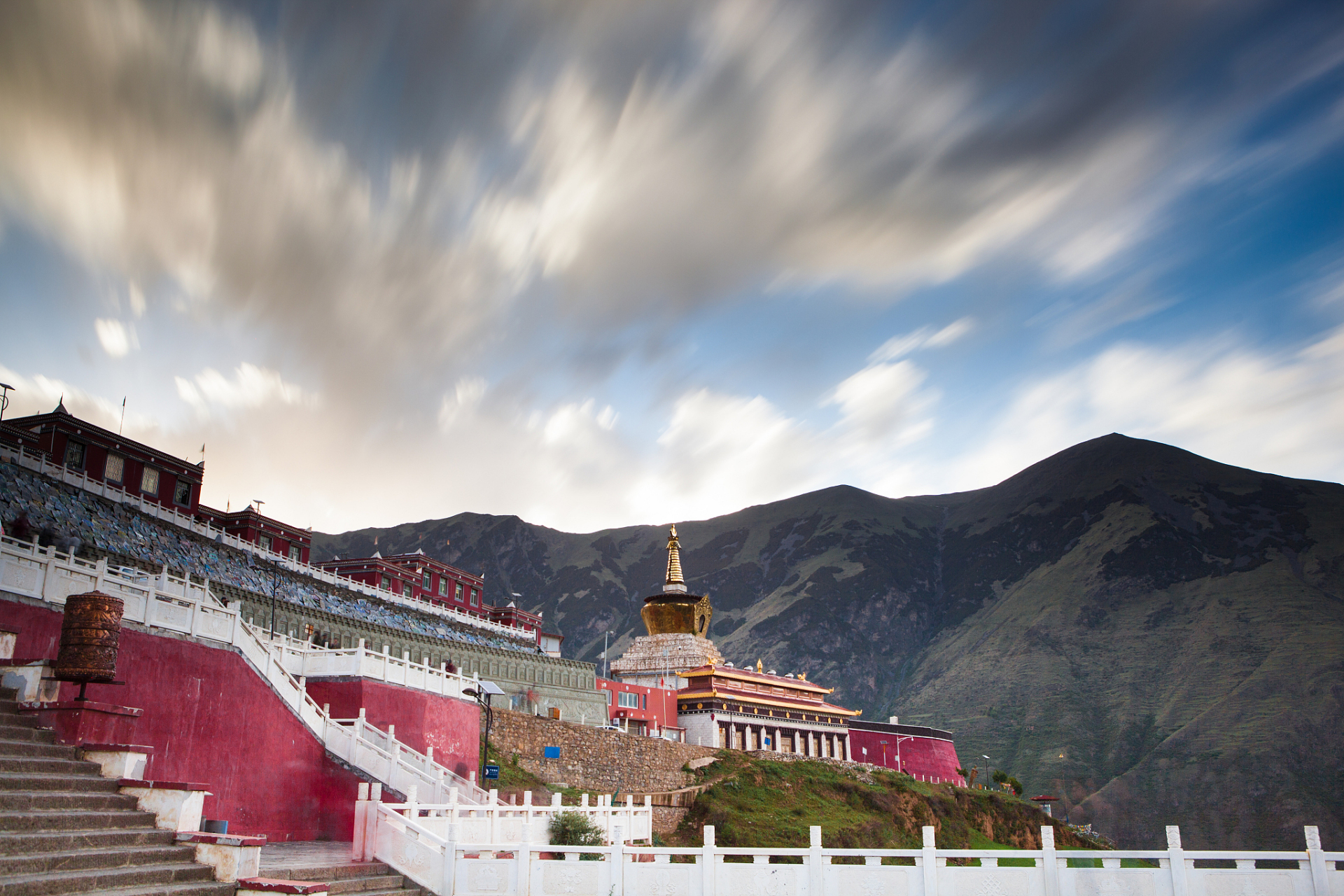 甘孜寺,位于四川省甘孜藏族自治州境内,是一座历史悠久的藏传佛教寺庙